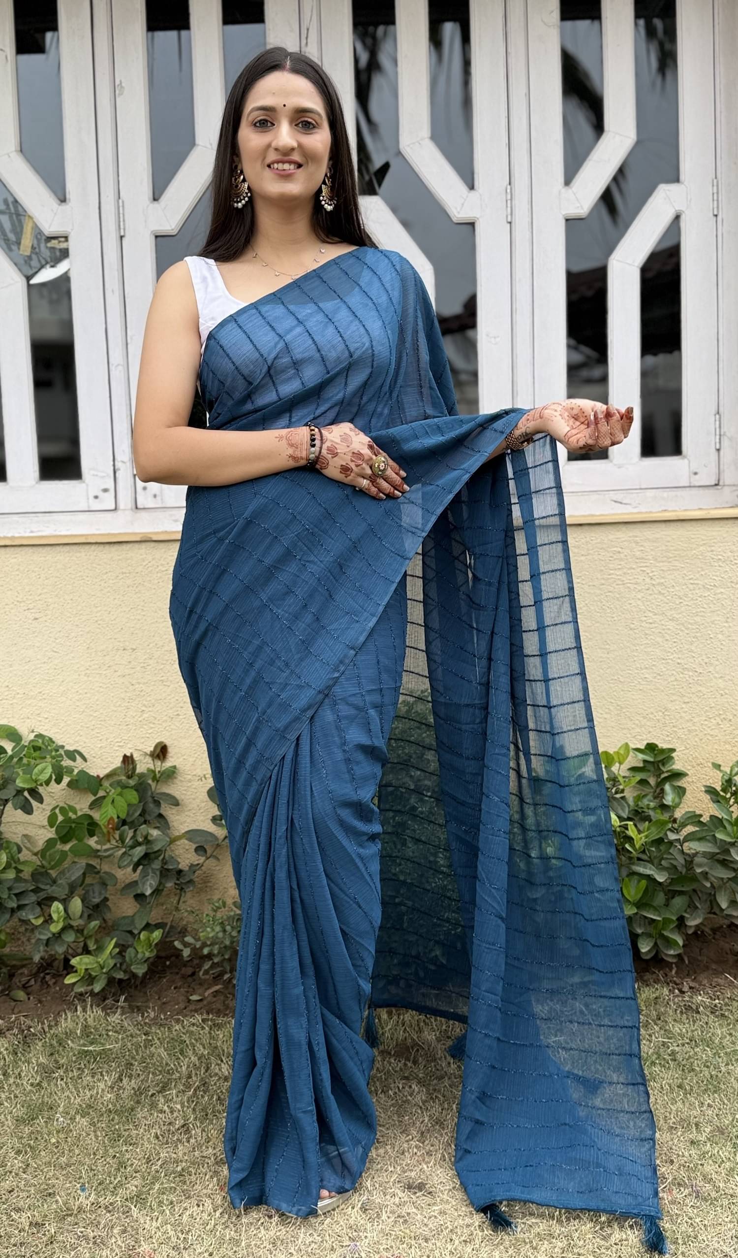 Apnisha Chiffon Striped Saree With Unstitched Blouse Piece ( Aqua Blue ) Apnisha Chiffon Striped Saree With Unstitched Blouse Piece ( Aqua Blue )