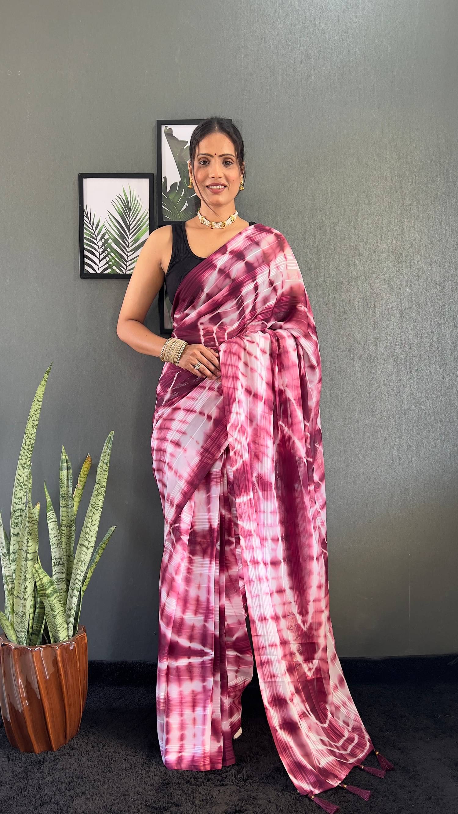 Apnisha Chiffon Dyed Saree With Unstitched Blouse Piece ( Wine ) Apnisha Chiffon Dyed Saree With Unstitched Blouse Piece ( Wine )