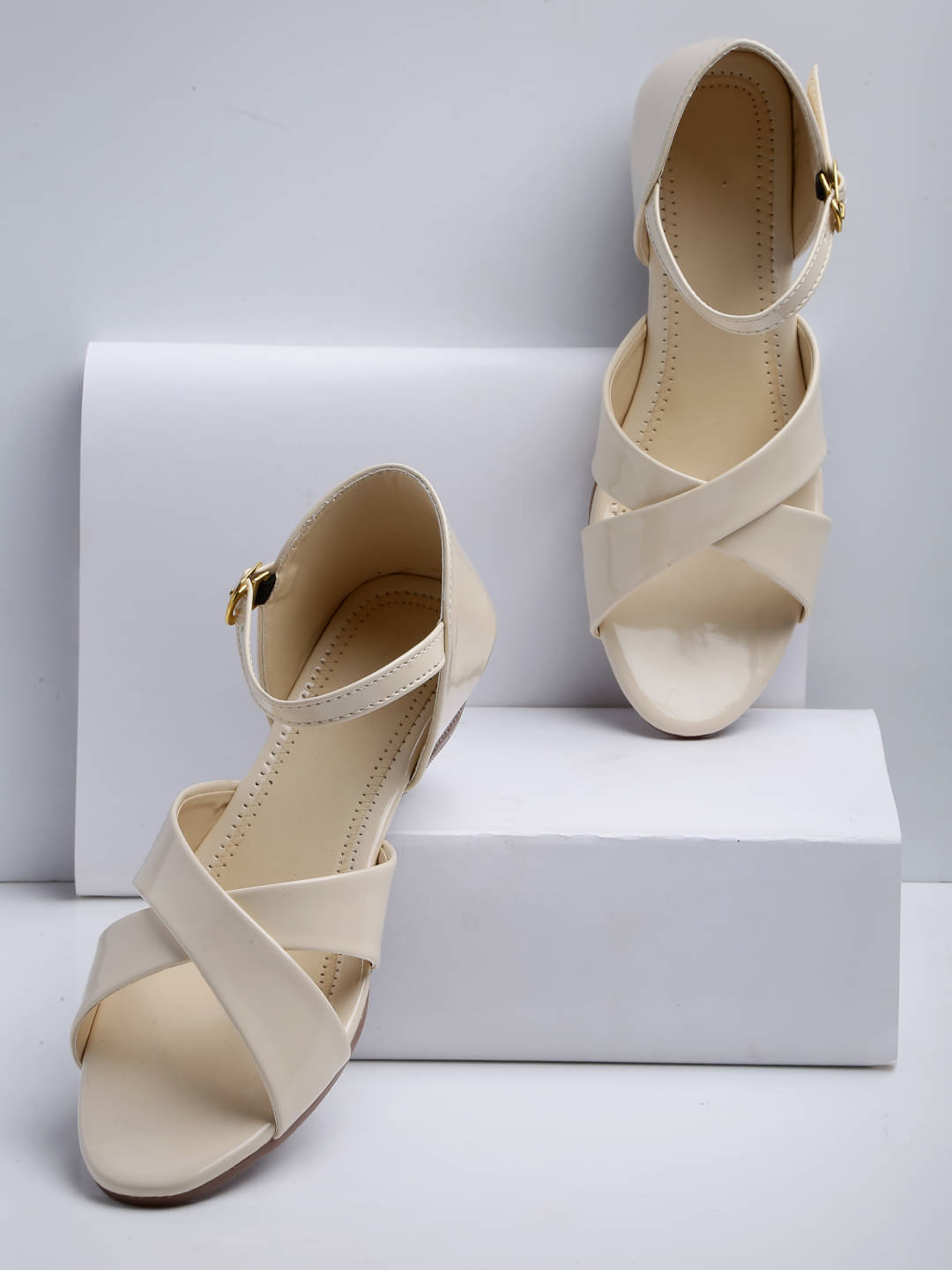     			Carrito Cream Women's Flats