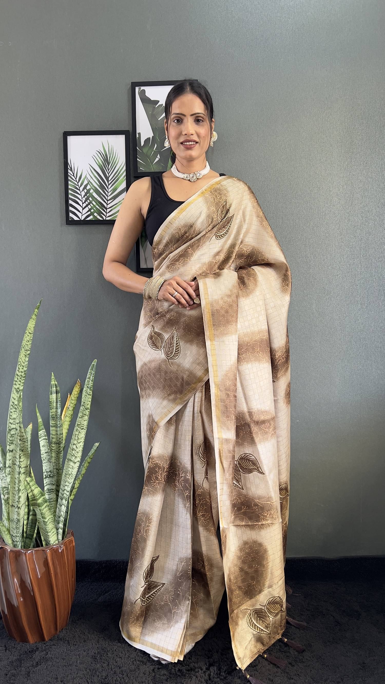 JULEE Chiffon Printed Saree With Unstitched Blouse Piece ( Cream ) JULEE Chiffon Printed Saree With Unstitched Blouse Piece ( Cream )
