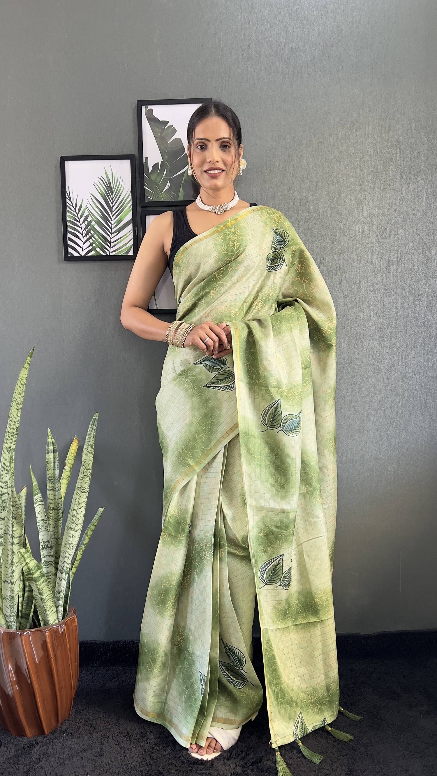 JULEE Chiffon Printed Saree With Unstitched Blouse Piece ( Green ) JULEE Chiffon Printed Saree With Unstitched Blouse Piece ( Green )