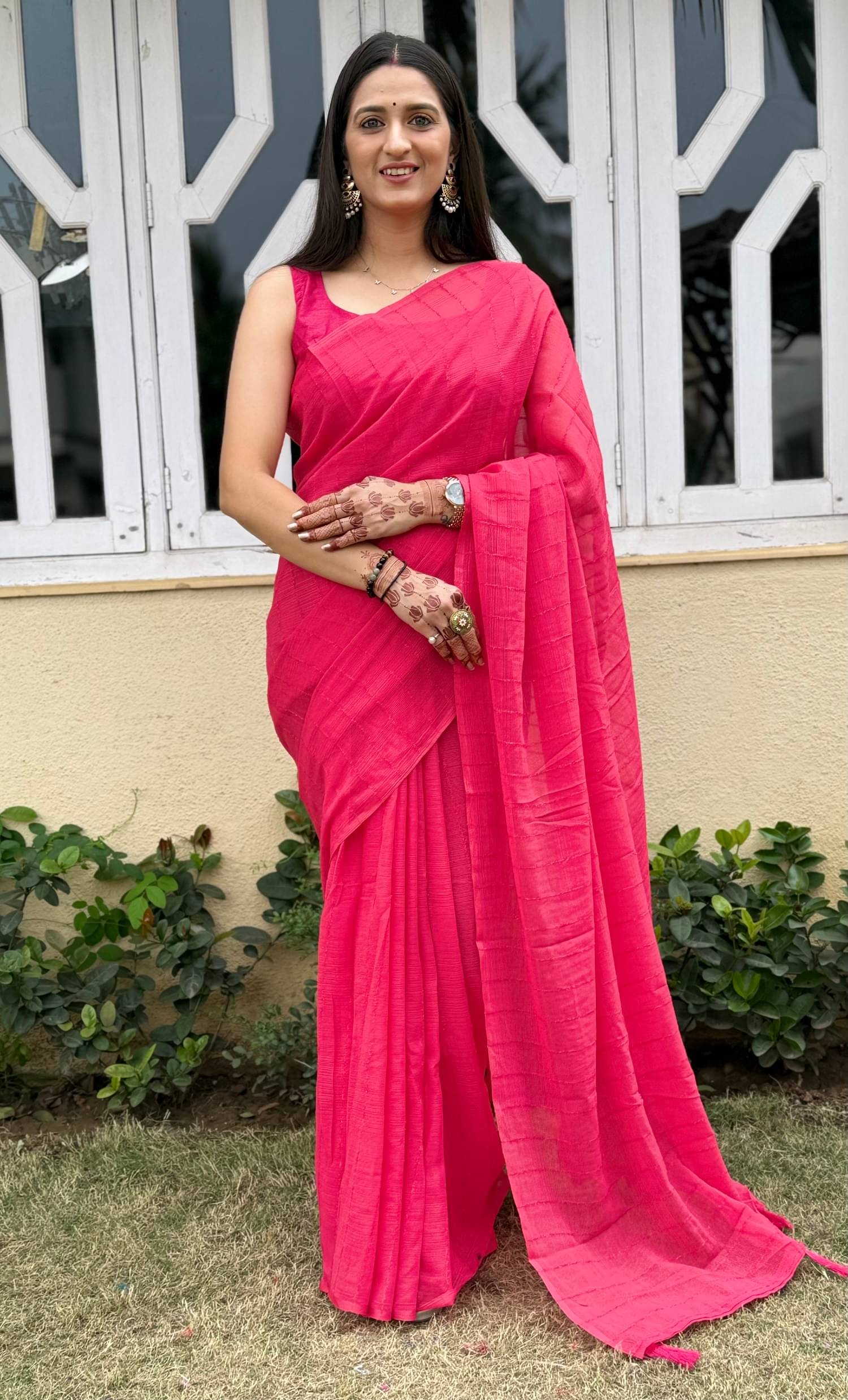 JULEE Chiffon Striped Saree With Unstitched Blouse Piece ( Pink ) JULEE Chiffon Striped Saree With Unstitched Blouse Piece ( Pink )