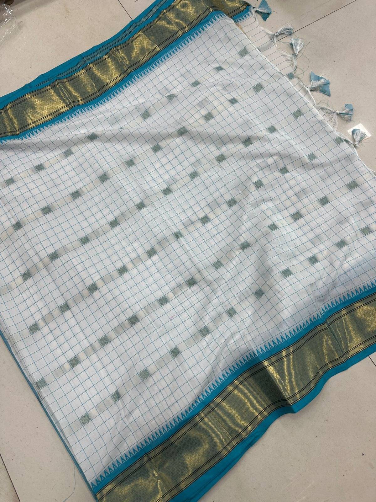 JULEE Cotton Silk Checks Saree With Unstitched Blouse Piece ( SkyBlue ) JULEE Cotton Silk Checks Saree With Unstitched Blouse Piece ( SkyBlue )
