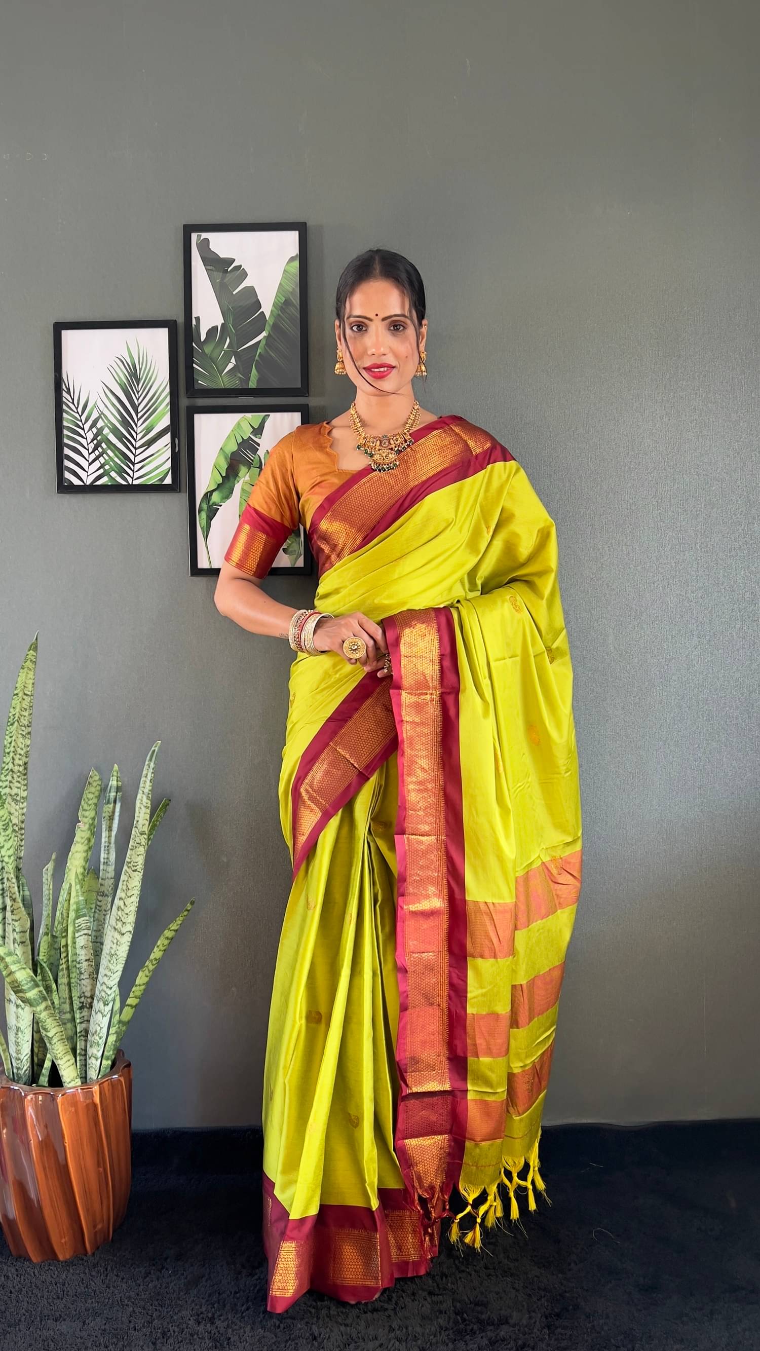    			JULEE Cotton Silk Woven Saree With Unstitched Blouse Piece ( Lime Green )