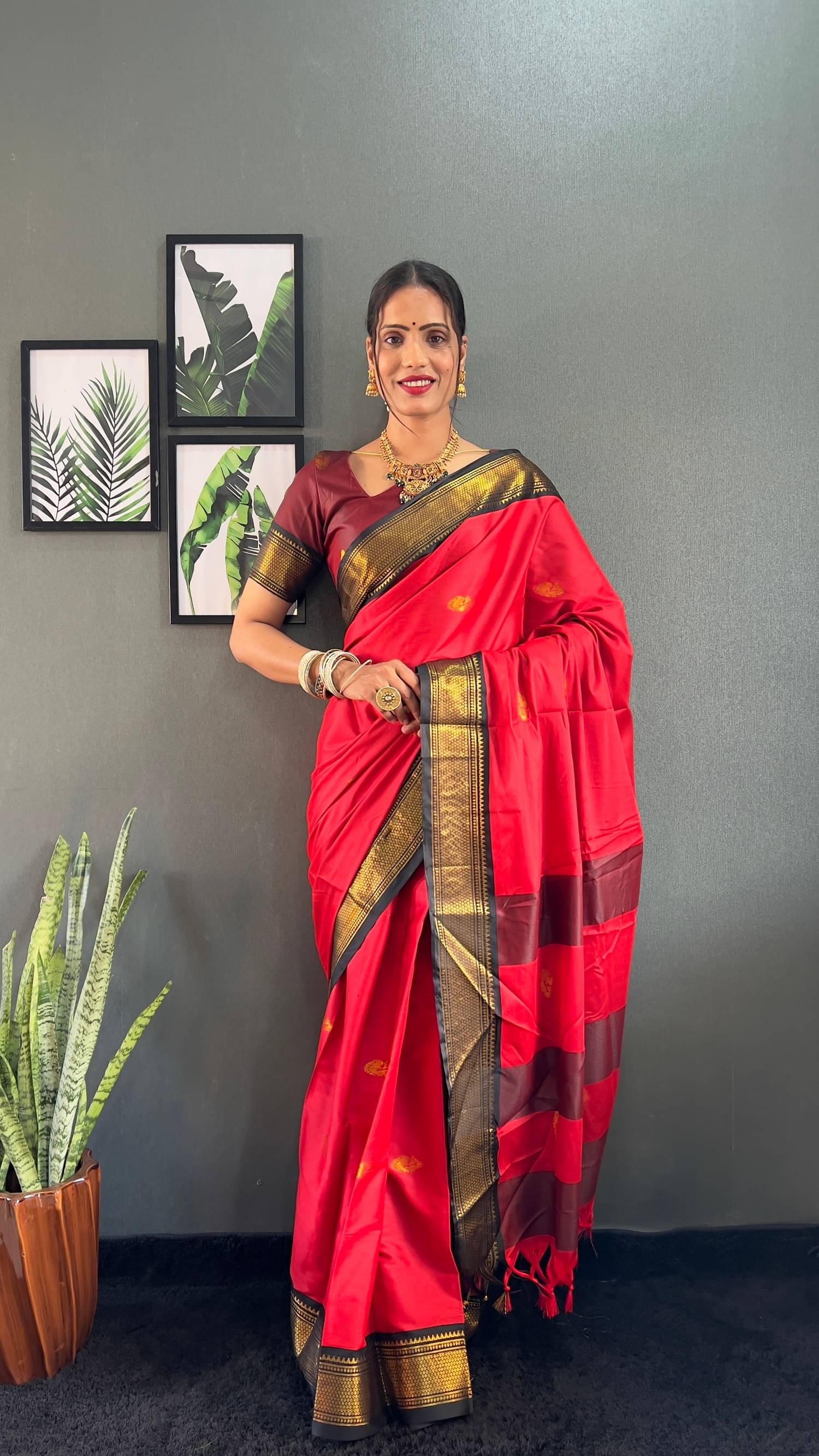 JULEE Cotton Silk Woven Saree With Unstitched Blouse Piece ( Red ) JULEE Cotton Silk Woven Saree With Unstitched Blouse Piece ( Red )