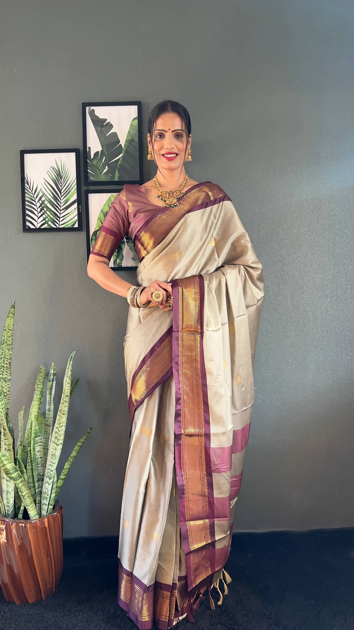     			Lady Shopi Cotton Silk Woven Saree With Unstitched Blouse Piece ( Cream )