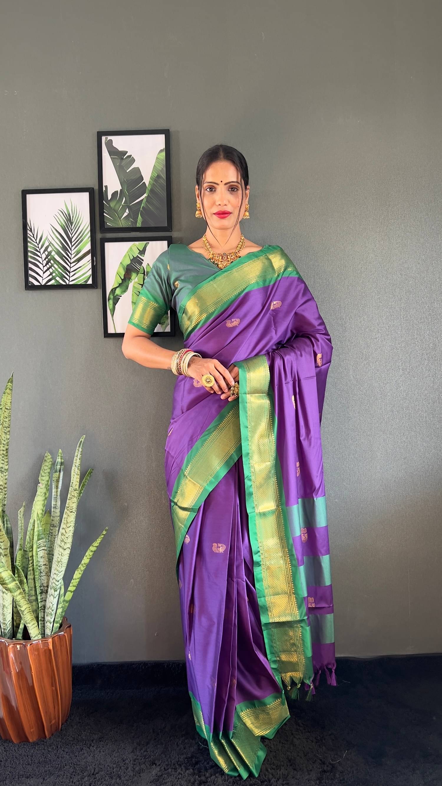 Lady Shopi Cotton Silk Woven Saree With Unstitched Blouse Piece ( Magenta ) Lady Shopi Cotton Silk Woven Saree With Unstitched Blouse Piece ( Magenta )