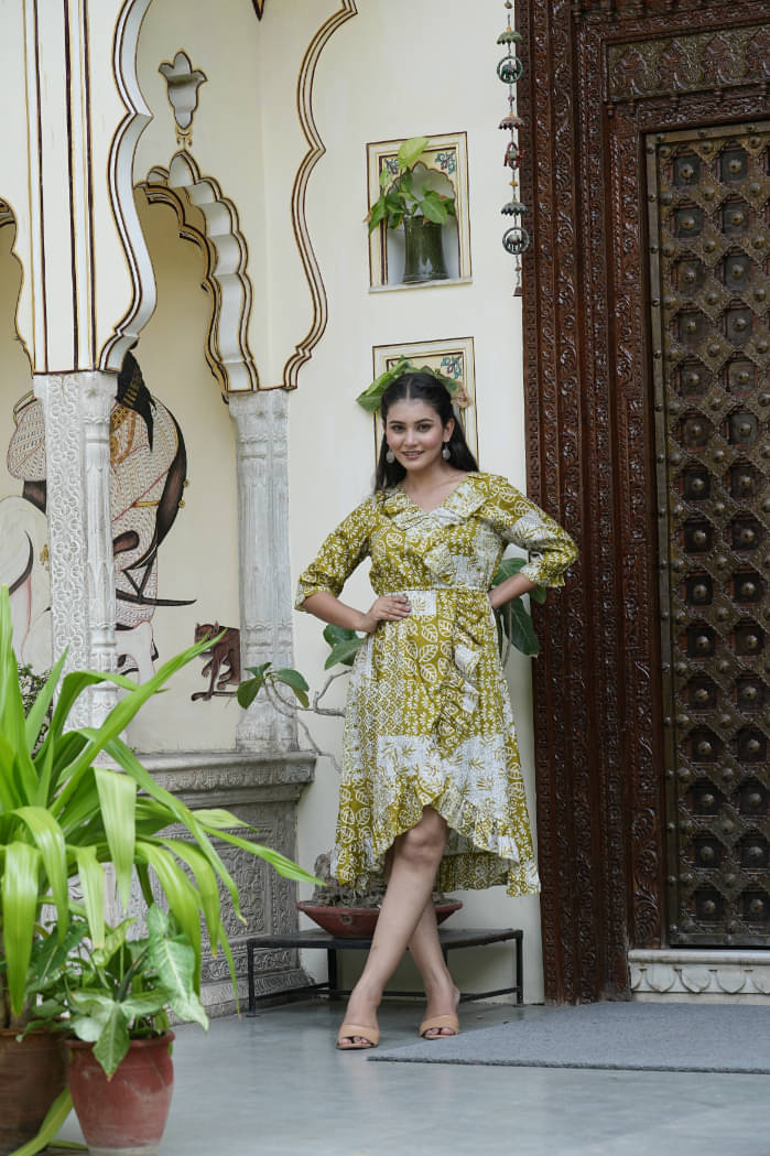    			Yash Gallery Women Polyester Printed Asymmetric Dress ( Green )