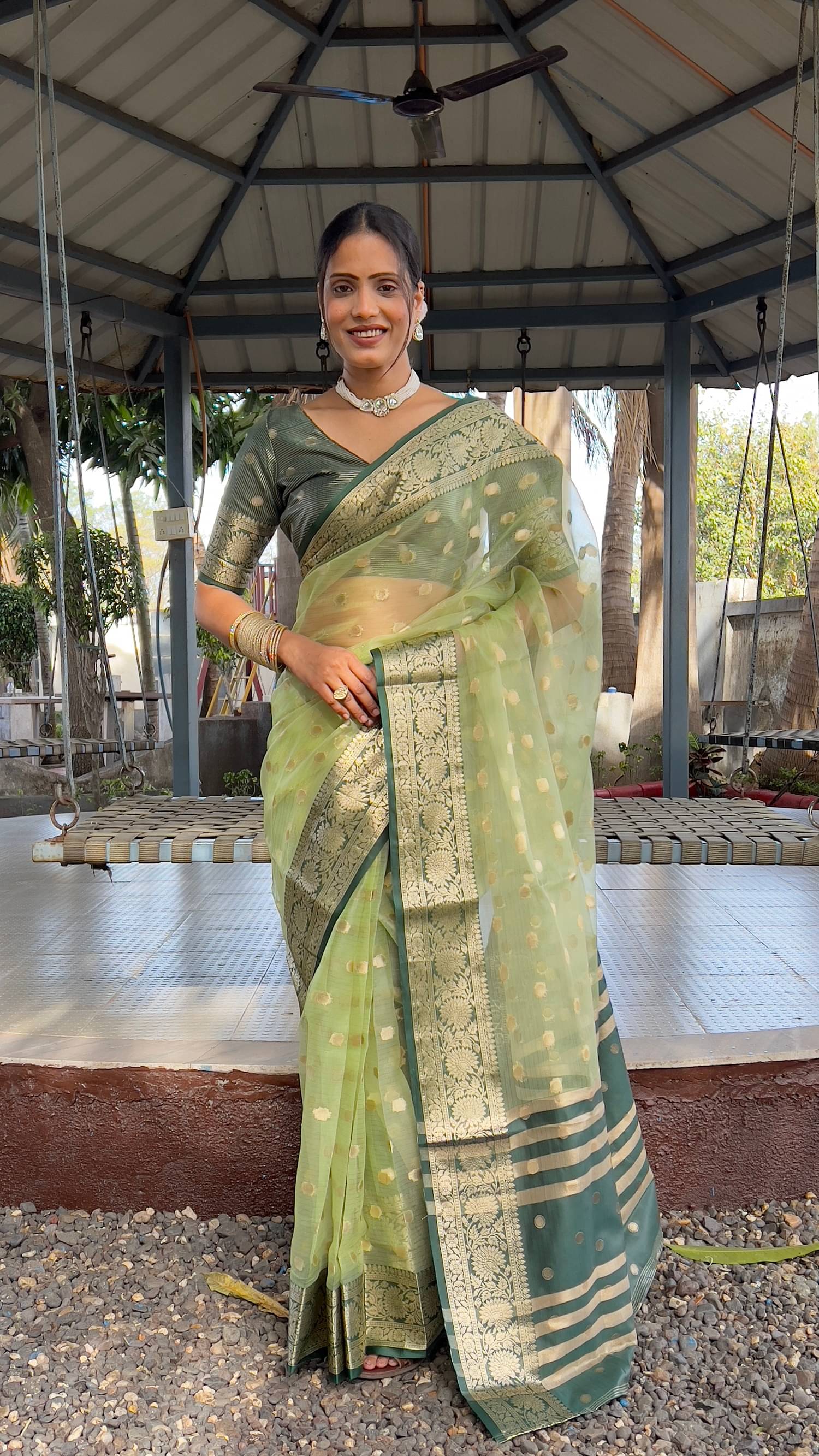 Aika Organza Embellished Saree With Unstitched Blouse Piece ( Green ) Aika Organza Embellished Saree With Unstitched Blouse Piece ( Green )