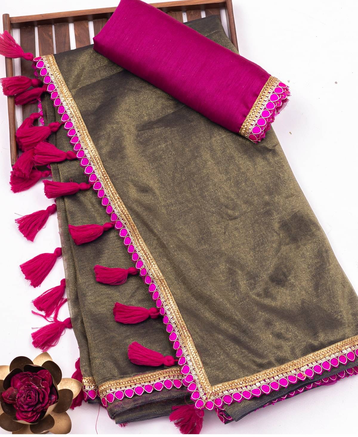     			JULEE Net Embellished Saree With Unstitched Blouse Piece ( Navy Blue )