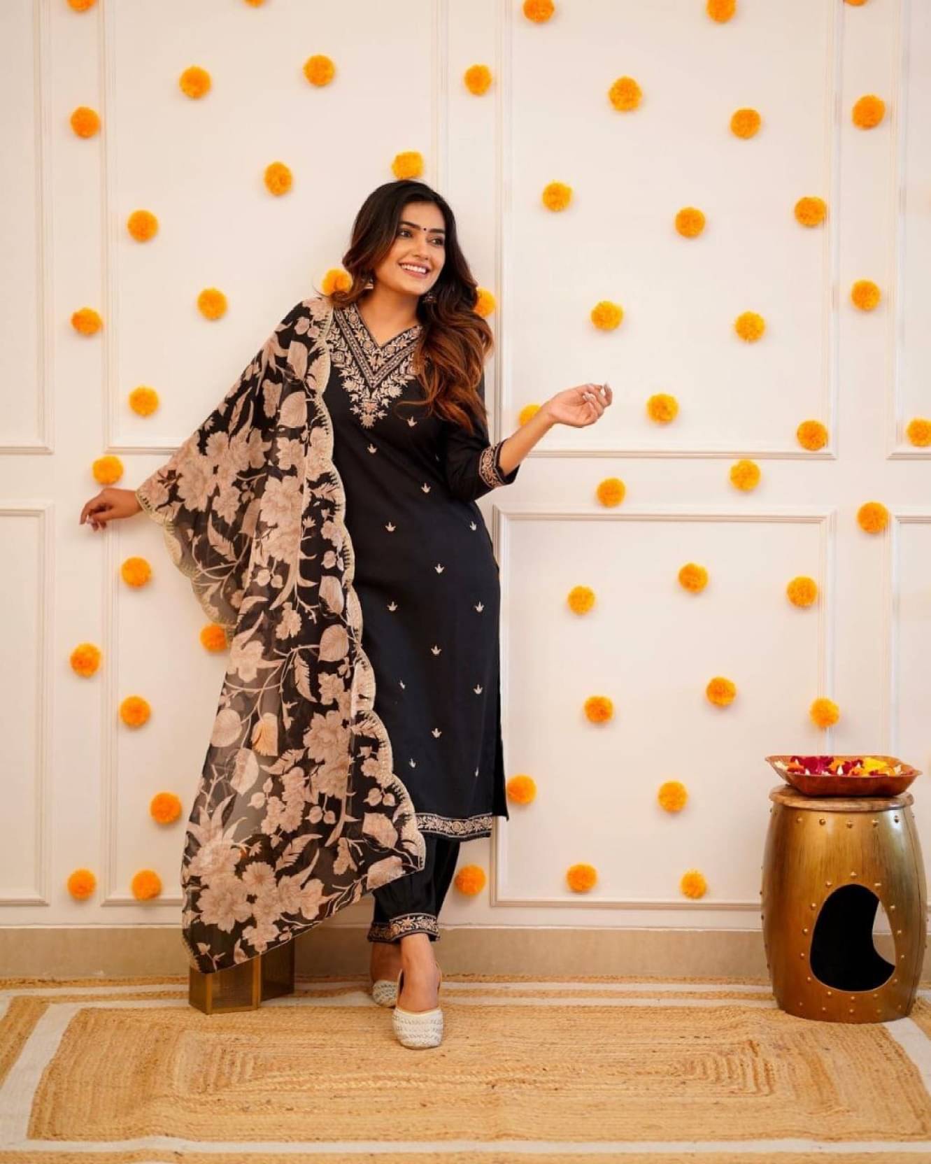     			piludi Women Viscose Embellished Straight Kurti With Patiala Salwar ( Black )