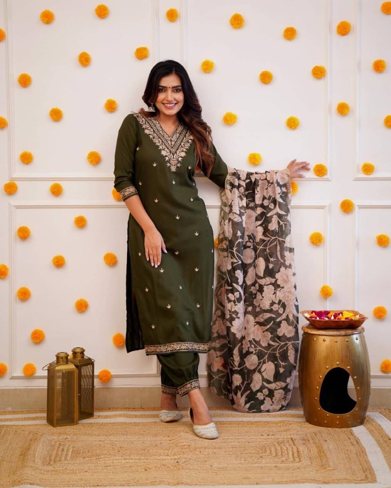     			piludi Women Viscose Embellished Straight Kurti With Patiala Salwar ( Green )