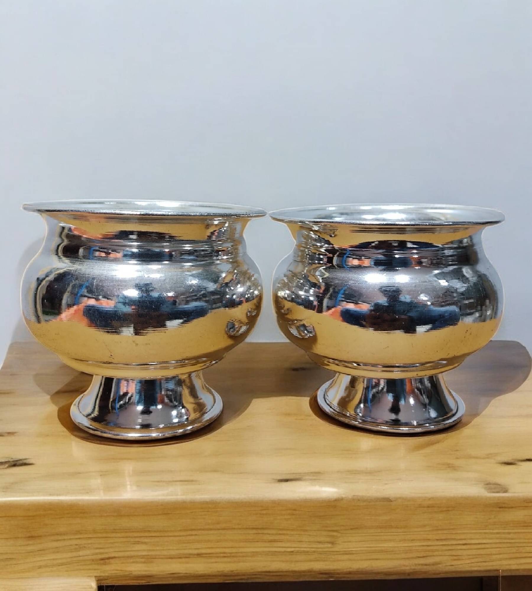     			Sigaram Brass 2.8 Inch Plain Kum Kum Cup With Leg For Home Pooja Decore K4598
