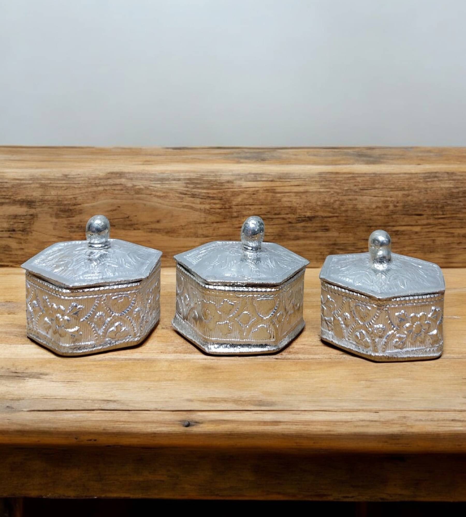     			Sigaram Brass Hexagone Meena Sindoor Kum Kum Dabbi For Home Pooja Decore K4617