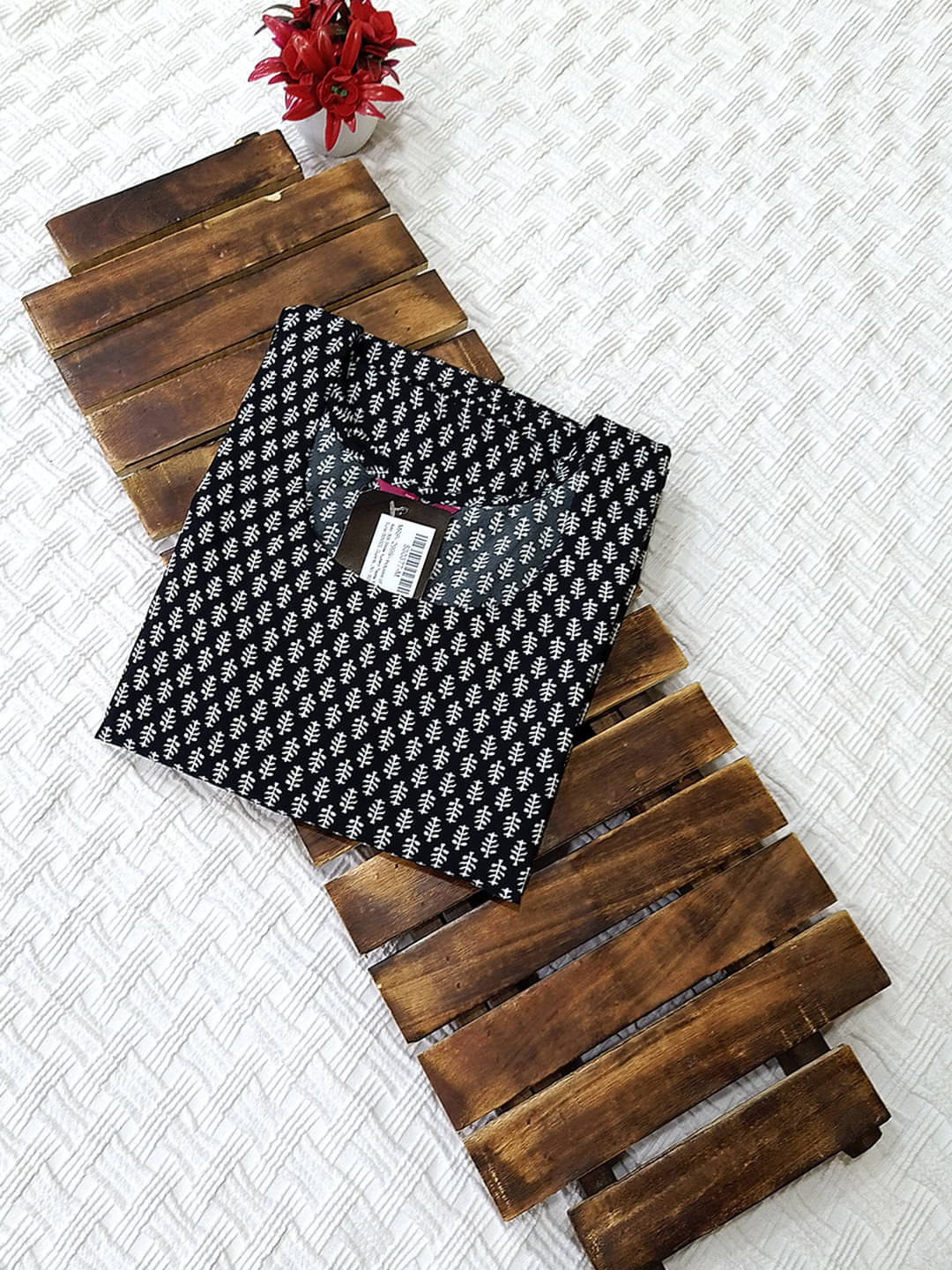 1 Stop Fashion Pack of 1 Crepe Printed Straight Women's Kurti - ( Black ) 1 Stop Fashion Pack of 1 Crepe Printed Straight Women's Kurti - ( Black )