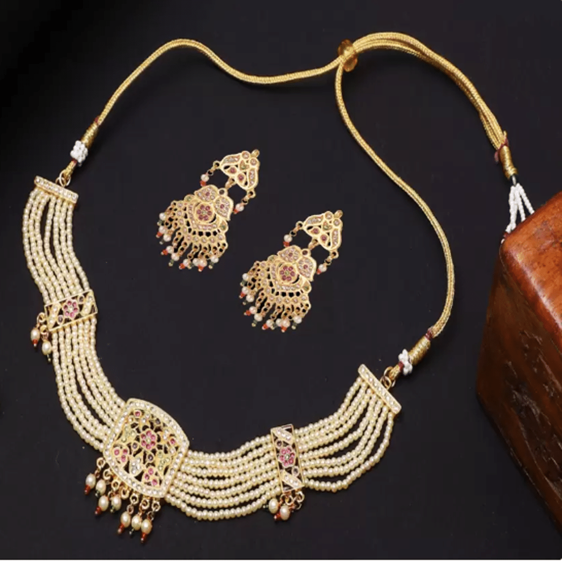     			gilher Golden Copper Necklace Set ( Pack of 1 )