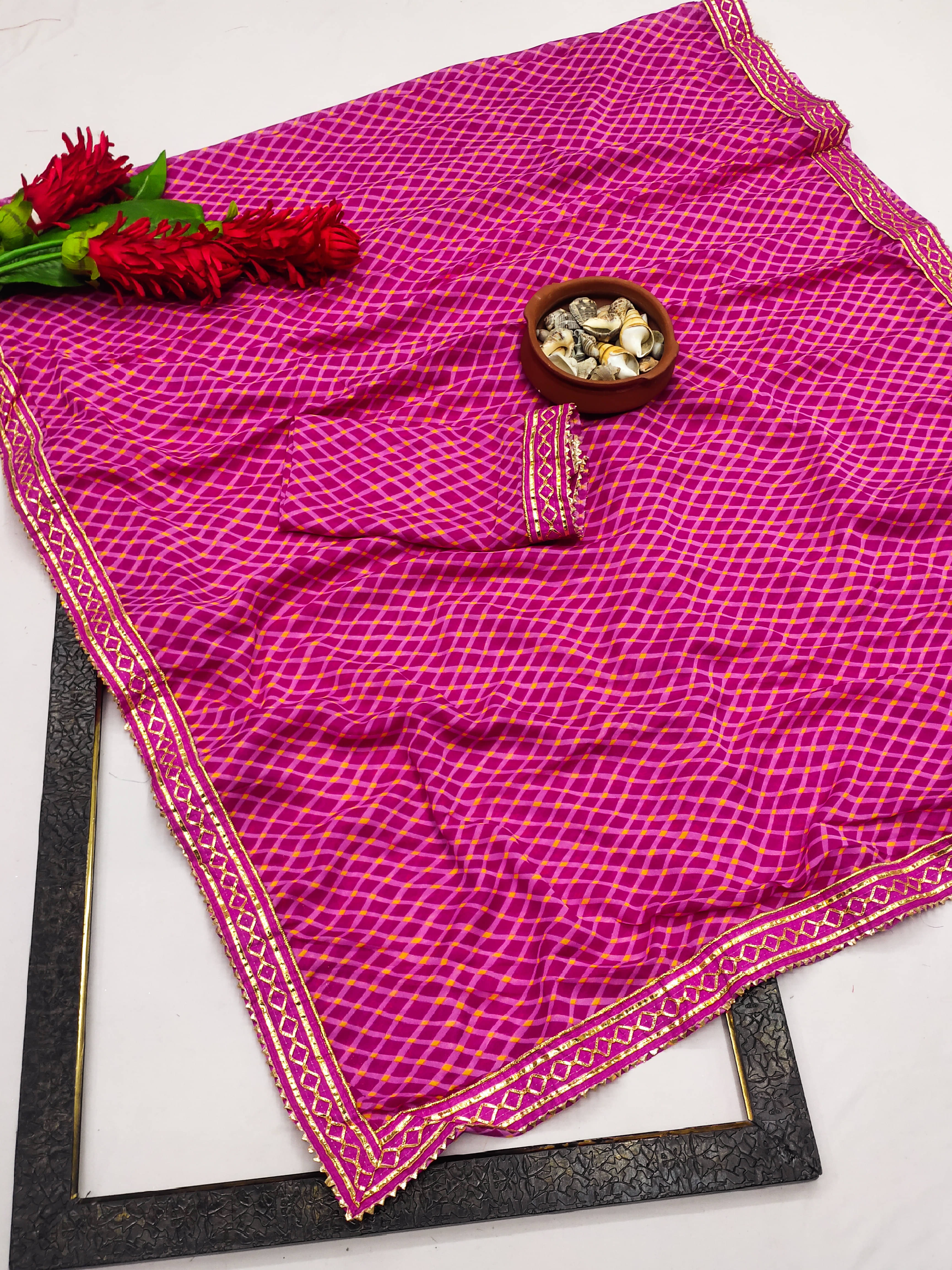 Kanooda Prints Georgette Checks Saree With Unstitched Blouse Piece ( Pink ) Kanooda Prints Georgette Checks Saree With Unstitched Blouse Piece ( Pink )