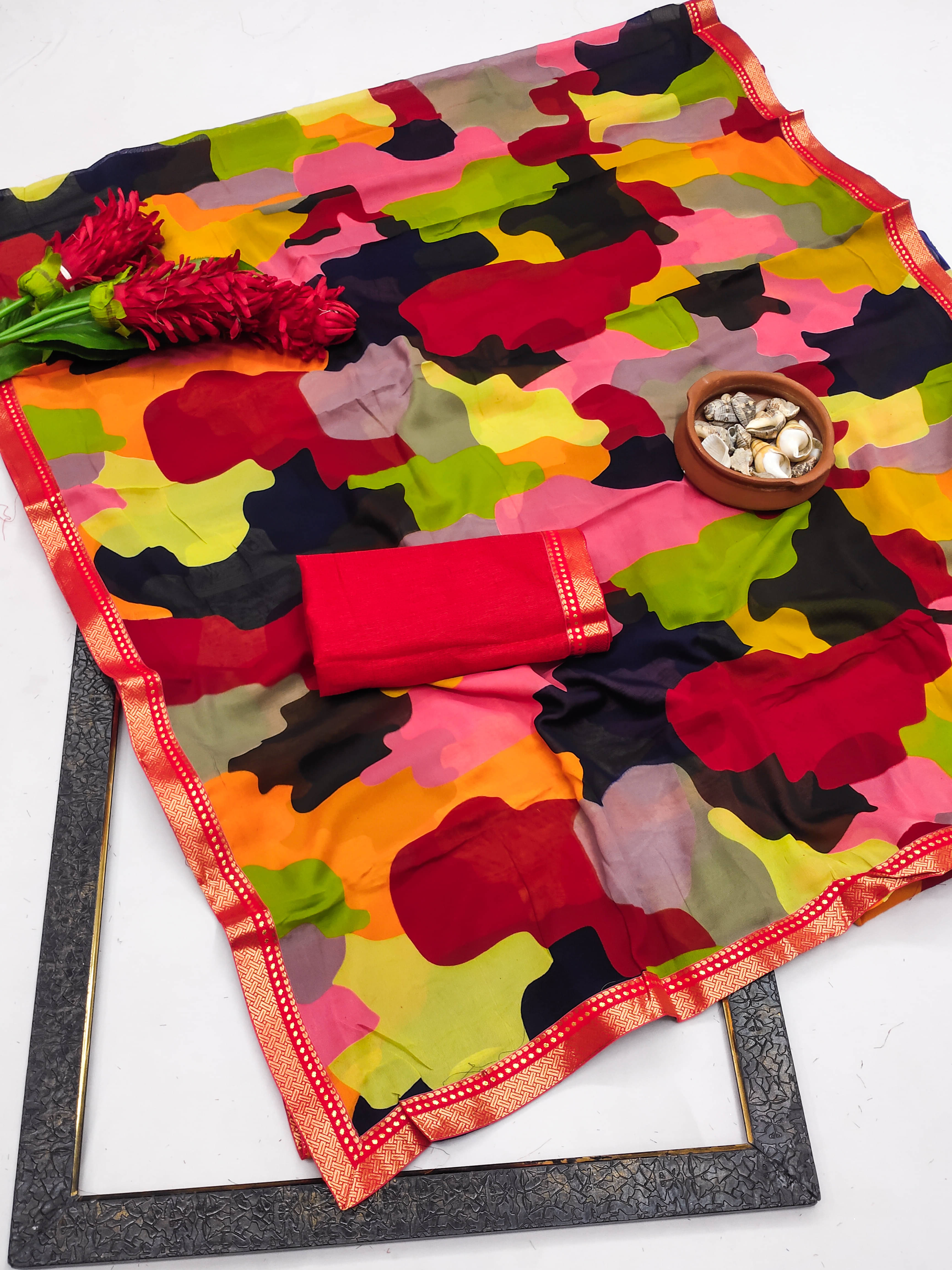 Kanooda Prints Georgette Colorblock Saree With Unstitched Blouse Piece ( Red ) Kanooda Prints Georgette Colorblock Saree With Unstitched Blouse Piece ( Red )