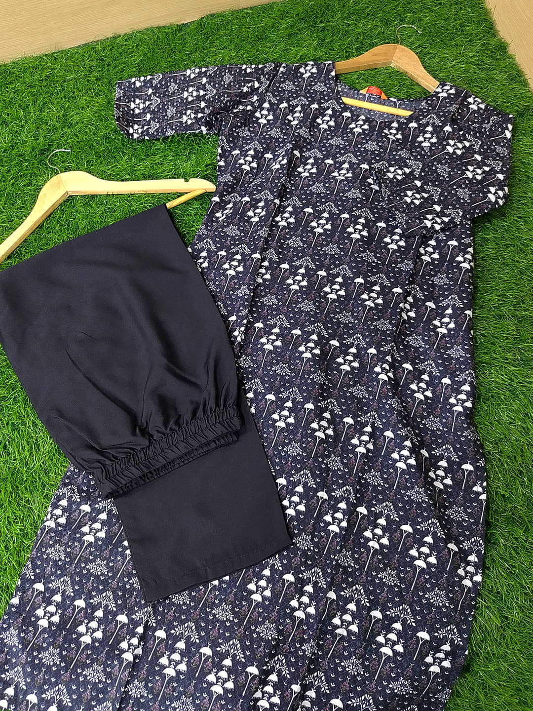     			1 Stop Fashion Pack of 1 Crepe Printed Straight Women's Kurti - ( Black )
