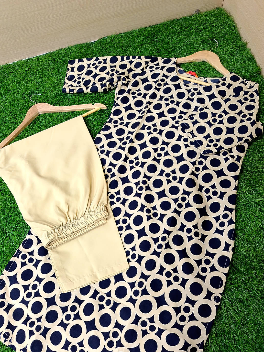     			1 Stop Fashion Pack of 1 Crepe Printed Straight Women's Kurti - ( Black )