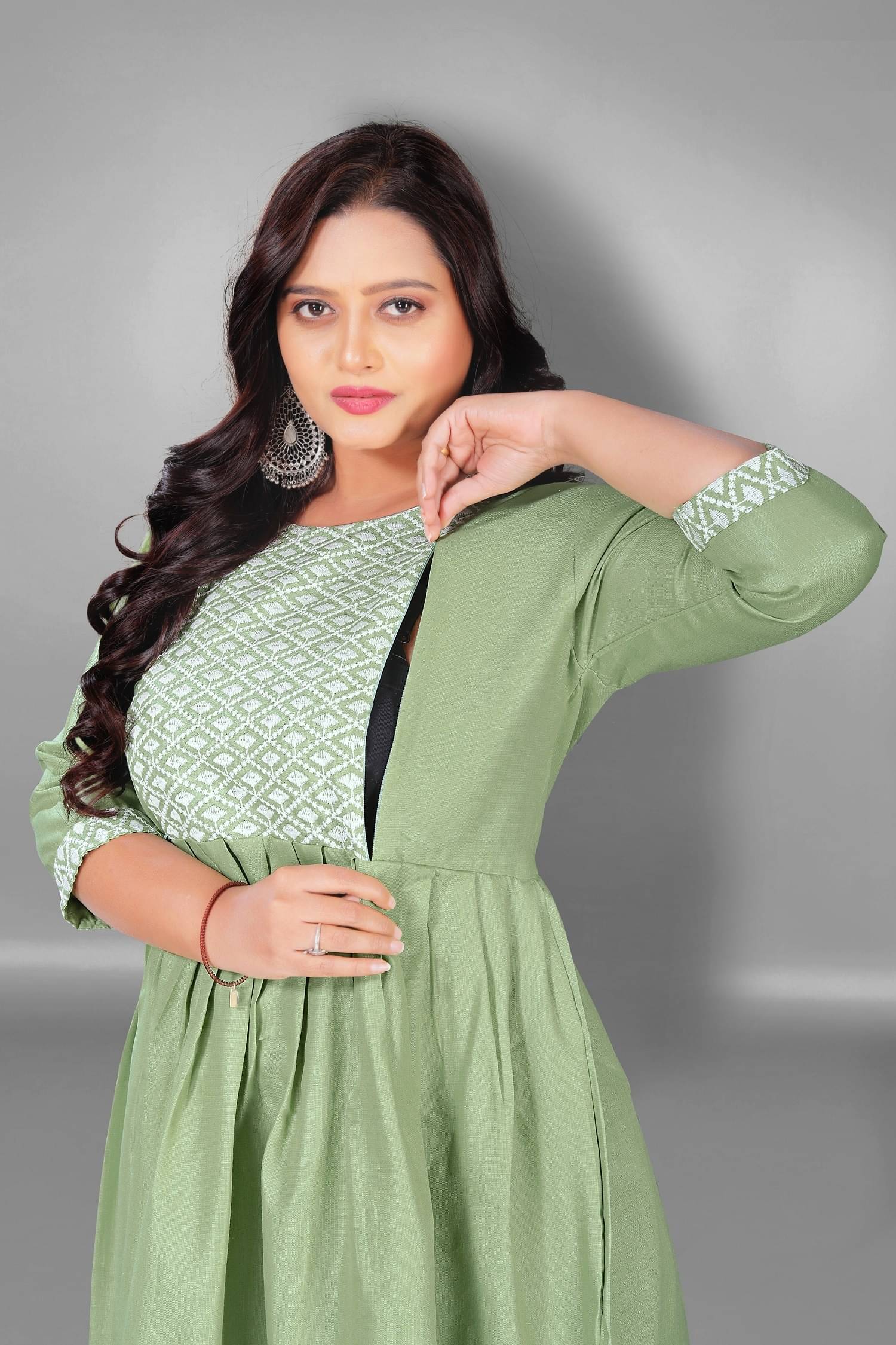     			Hetsa Green Cotton Blend Maternity Kurta