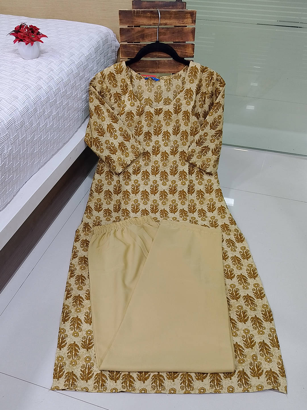 Ethnicbasket Pack of 1 Crepe Printed Straight Women's Kurti - ( Beige ) Ethnicbasket Pack of 1 Crepe Printed Straight Women's Kurti - ( Beige )