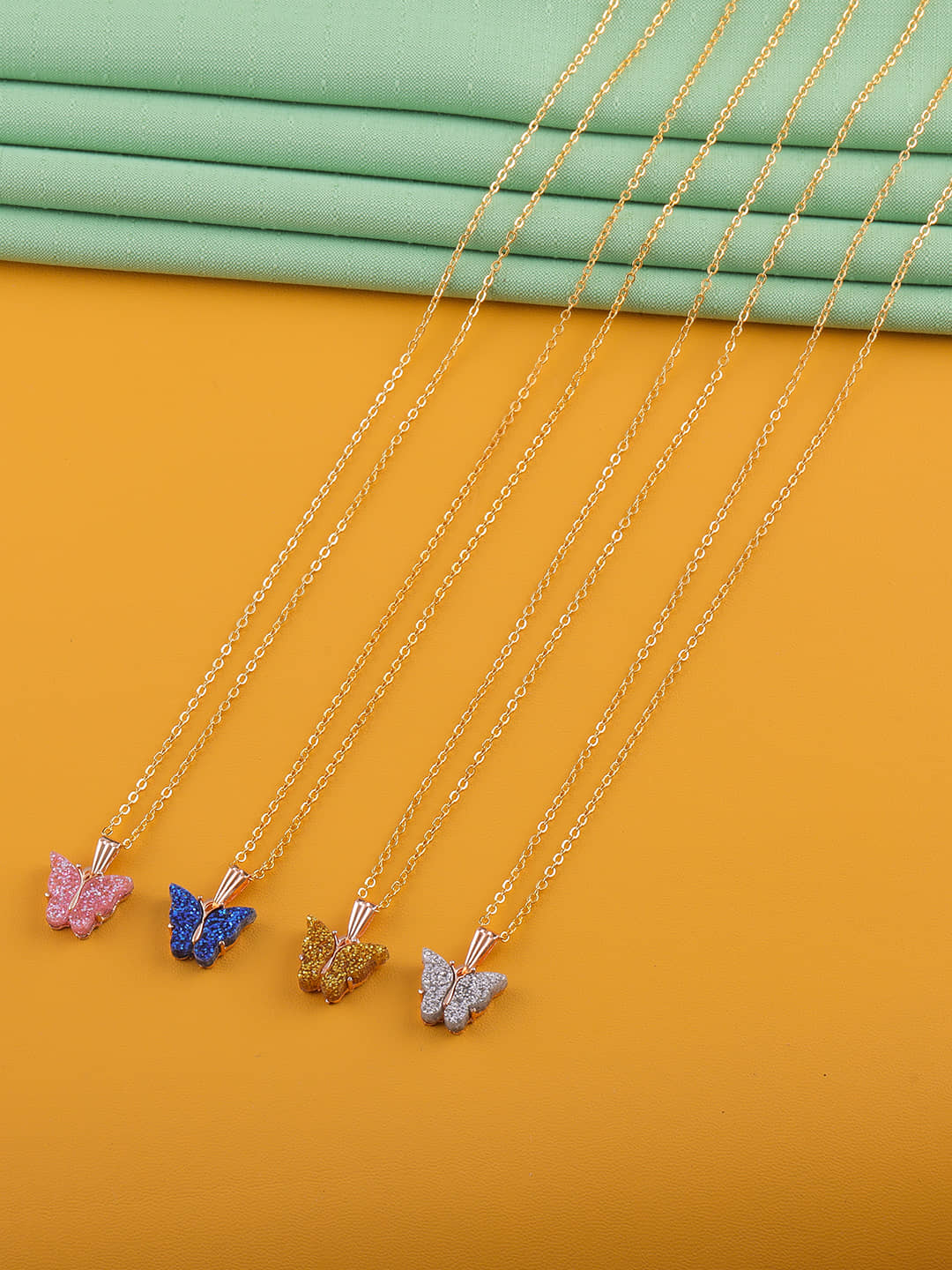 Lyriss Gold Plated Chain ( Set of 4 )