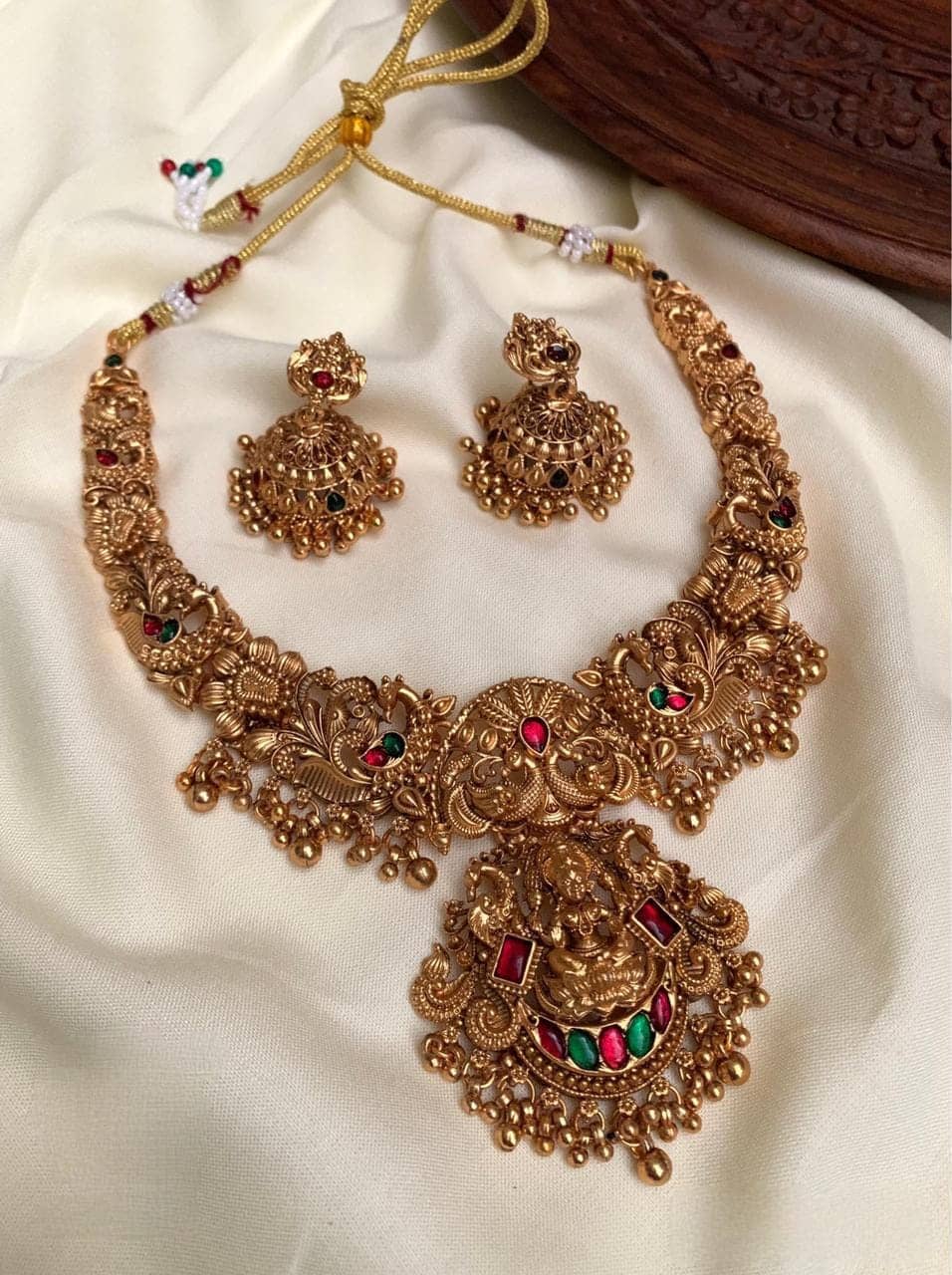 KEYMAX Golden Alloy Necklace Set ( Pack of 1 )