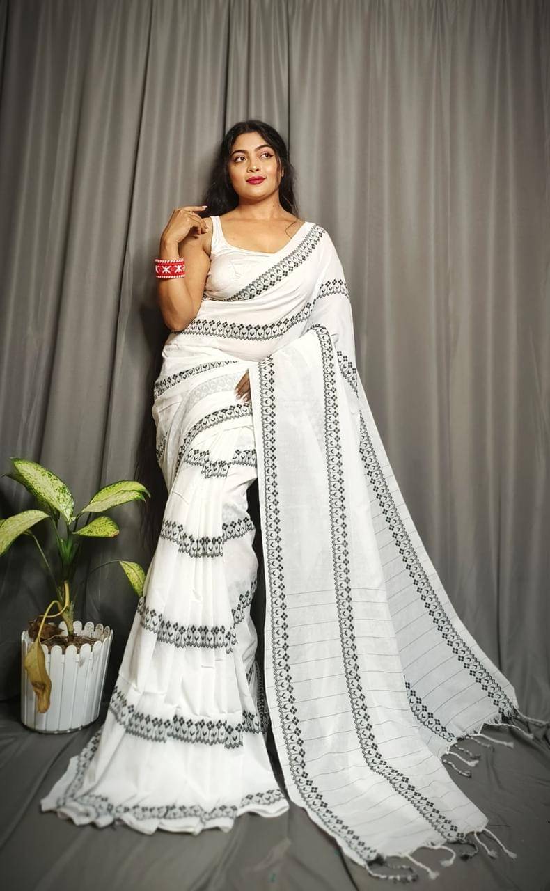 SARADA HANDLOOM Cotton Printed Saree With Unstitched Blouse Piece ( White ) SARADA HANDLOOM Cotton Printed Saree With Unstitched Blouse Piece ( White )