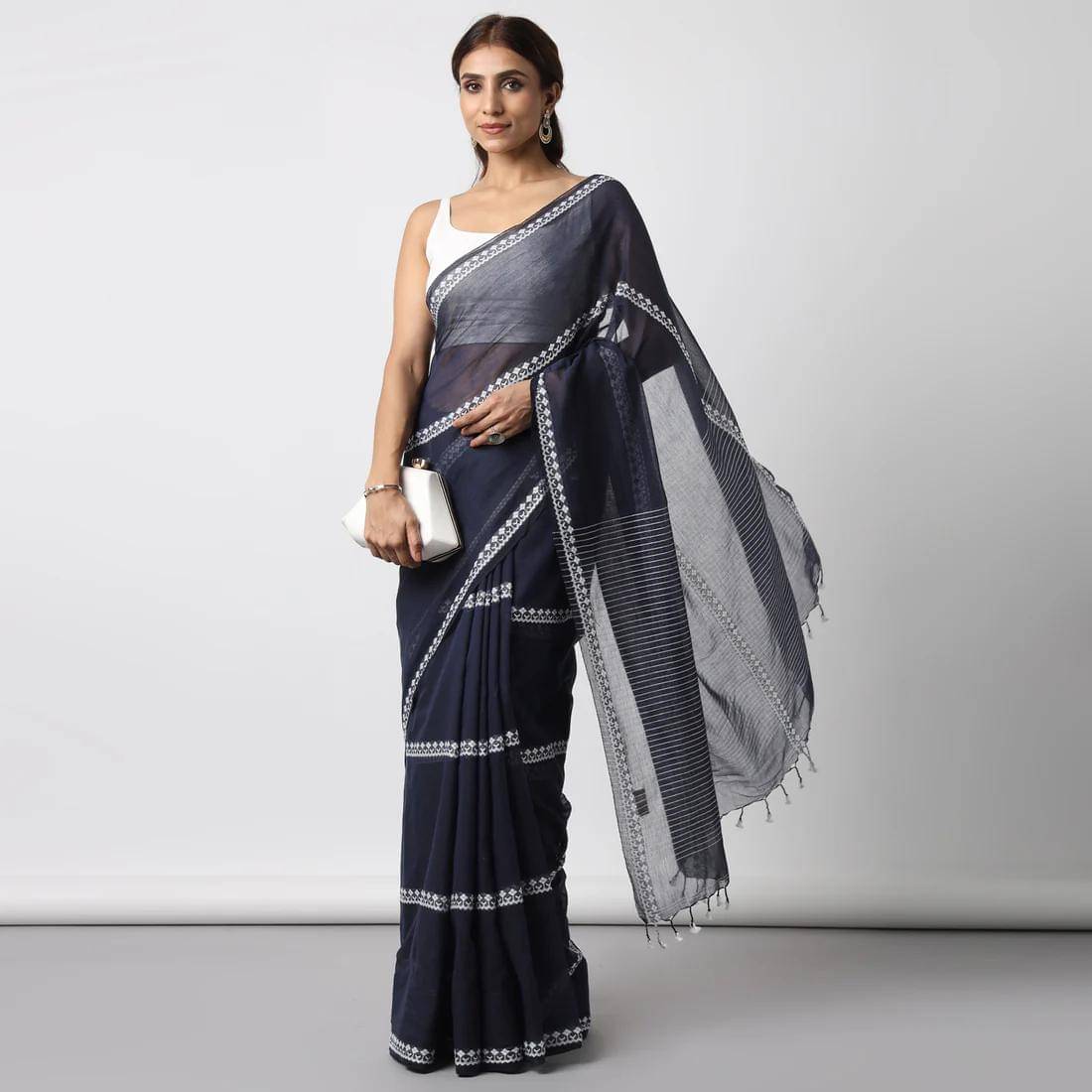 SARADA HANDLOOM Cotton Printed Saree With Unstitched Blouse Piece ( Charcoal ) SARADA HANDLOOM Cotton Printed Saree With Unstitched Blouse Piece ( Charcoal )