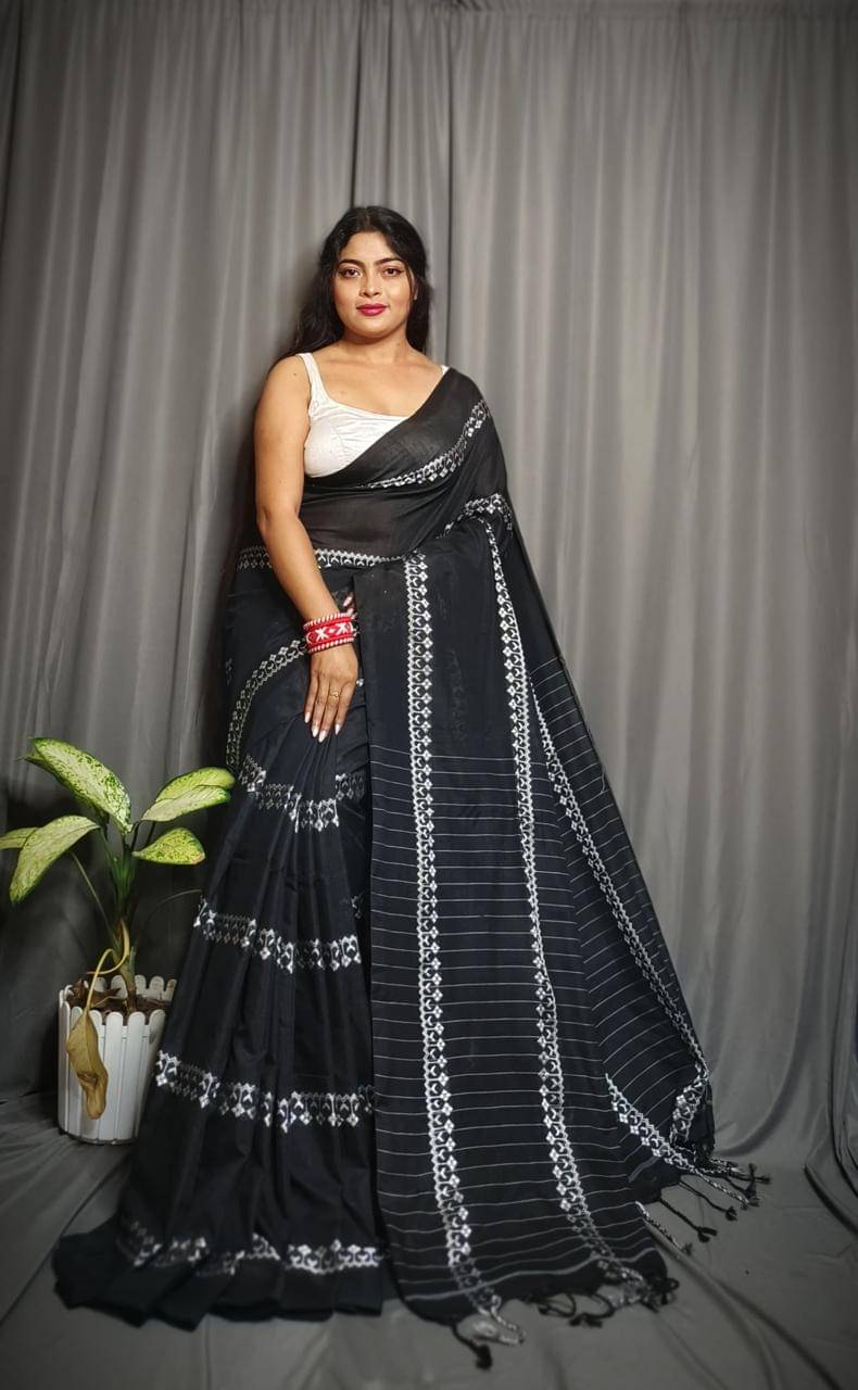 SARADA HANDLOOM Cotton Striped Saree With Unstitched Blouse Piece ( Black ) SARADA HANDLOOM Cotton Striped Saree With Unstitched Blouse Piece ( Black )
