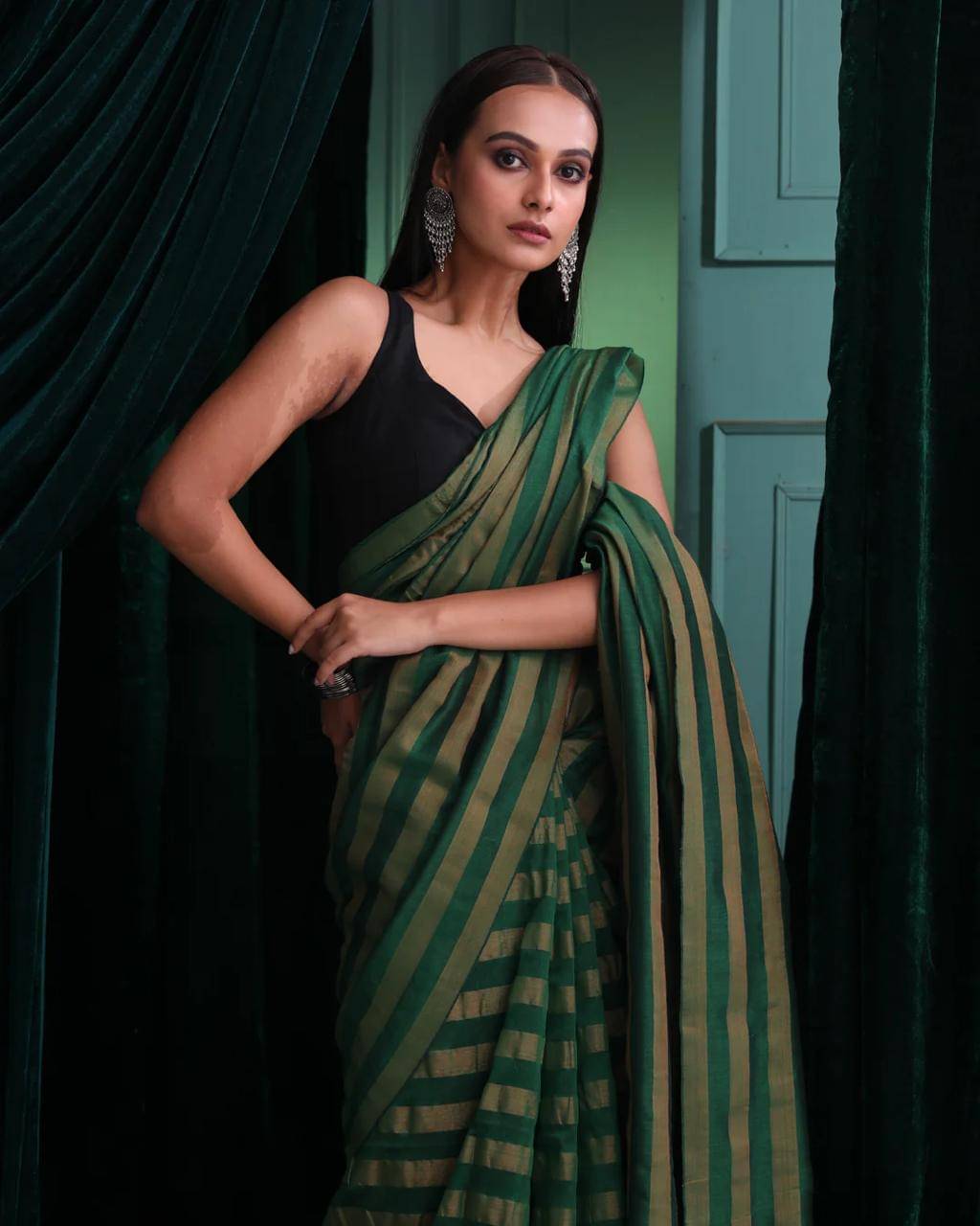 SARADA HANDLOOM Cotton Solid Saree With Unstitched Blouse Piece ( Green )     			SARADA HANDLOOM Cotton Solid Saree With Unstitched Blouse Piece ( Green )