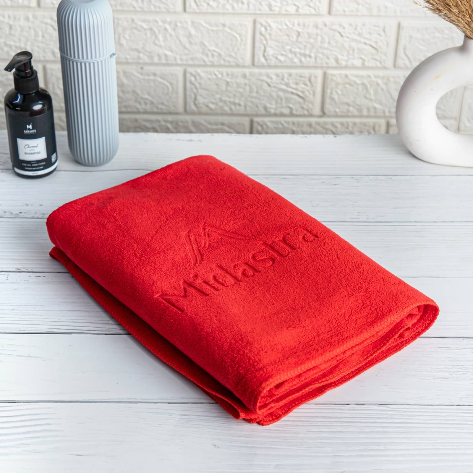     			Midastra Pack of 1 Microfibre 500 -GSM Bath Towel ( Red )