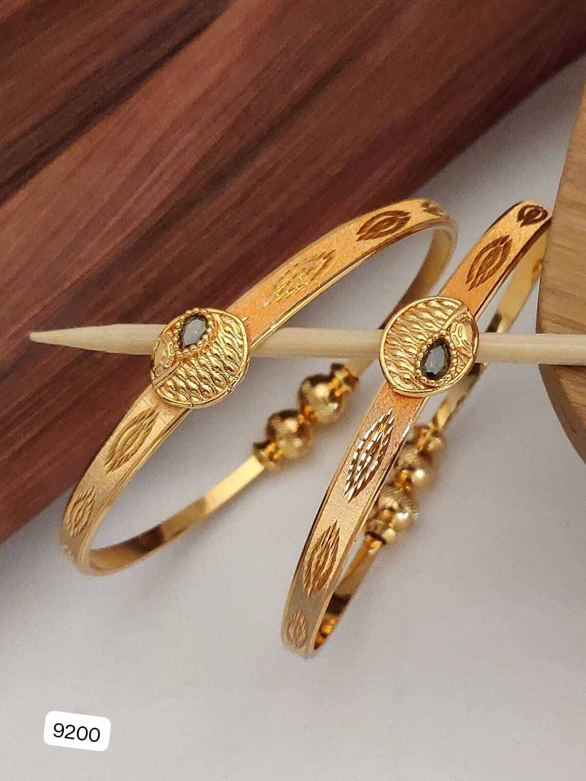     			Rhosyn Gold Bangle Set ( Pack of 1 )