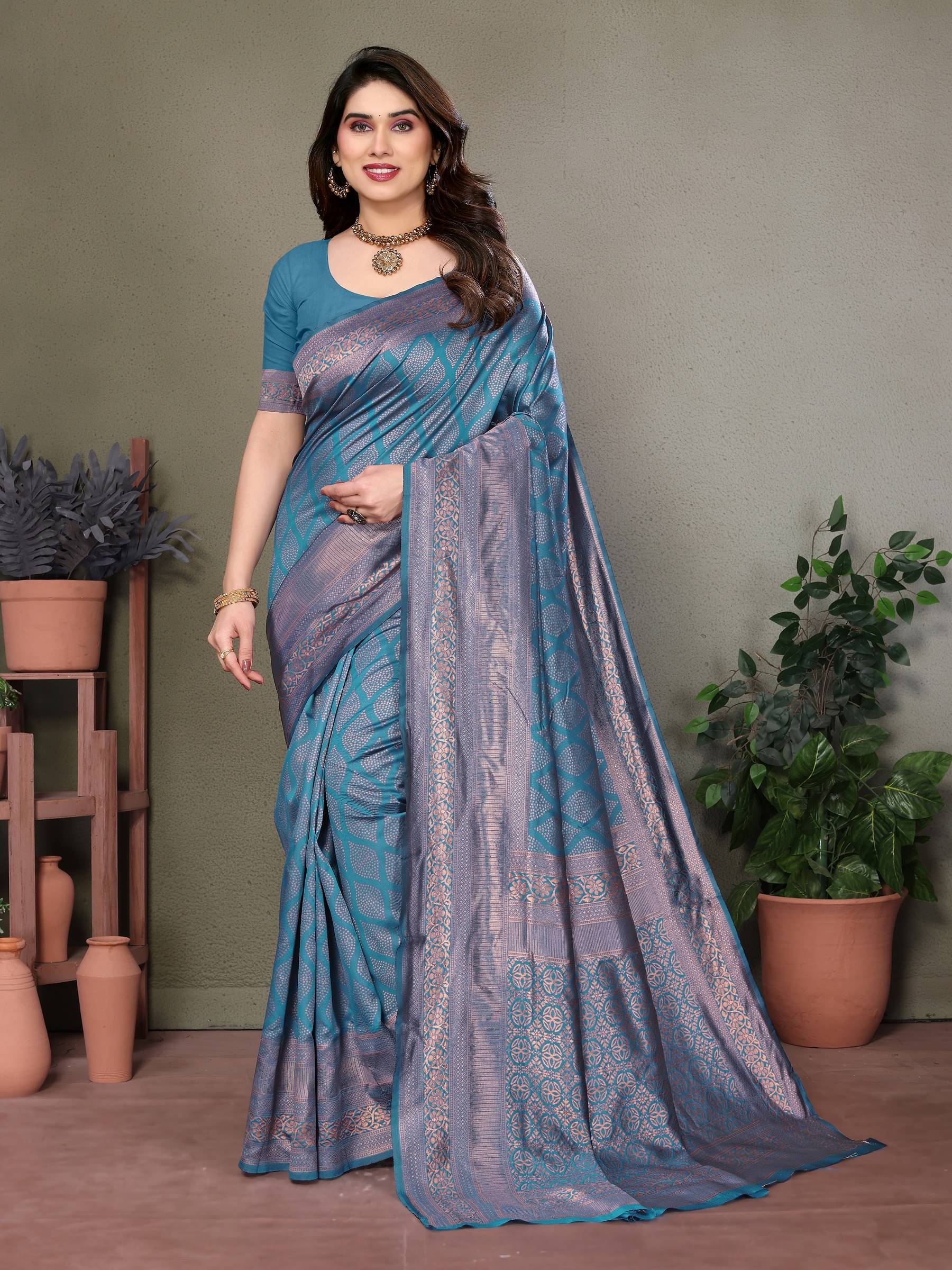     			VEDANT VASTRAM Art Silk Woven Saree With Unstitched Blouse Piece ( Rama )