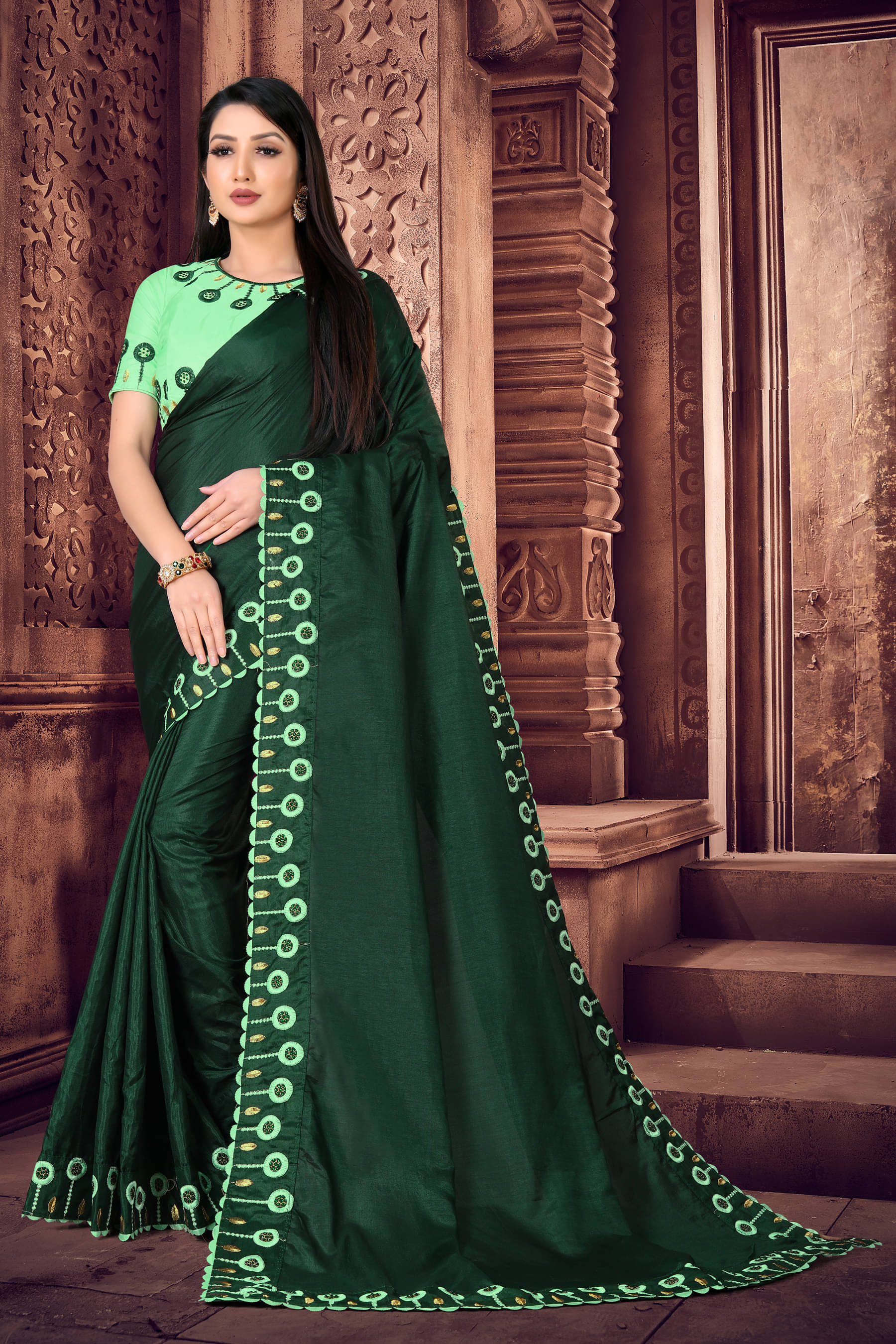 VEDANT VASTRAM Silk Blend Embroidered Saree With Unstitched Blouse Piece ( Green ) VEDANT VASTRAM Silk Blend Embroidered Saree With Unstitched Blouse Piece ( Green )