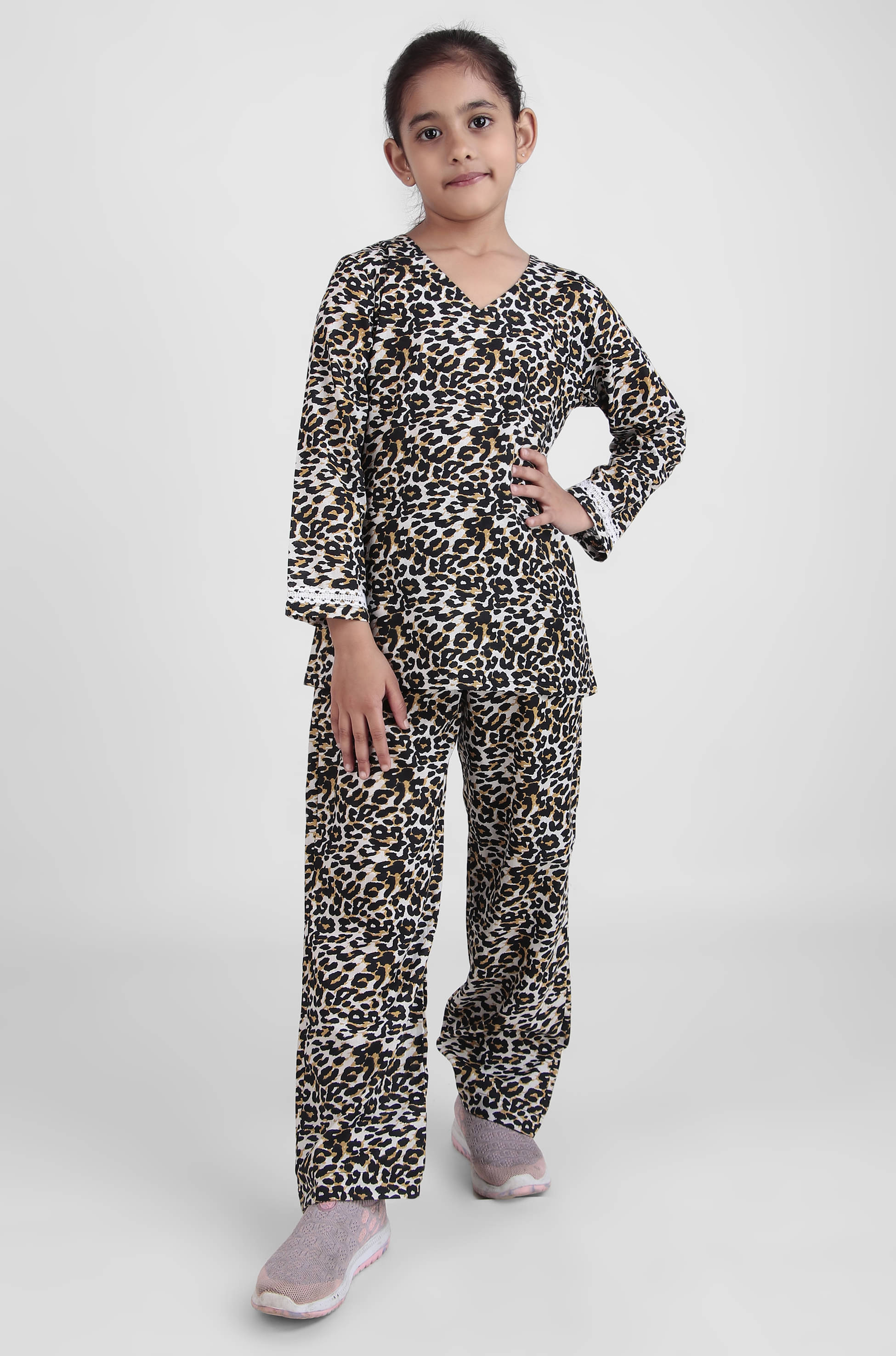     			ravishree Pack of 1 Baby Girls Cotton T-shirt & Pants ( Black )