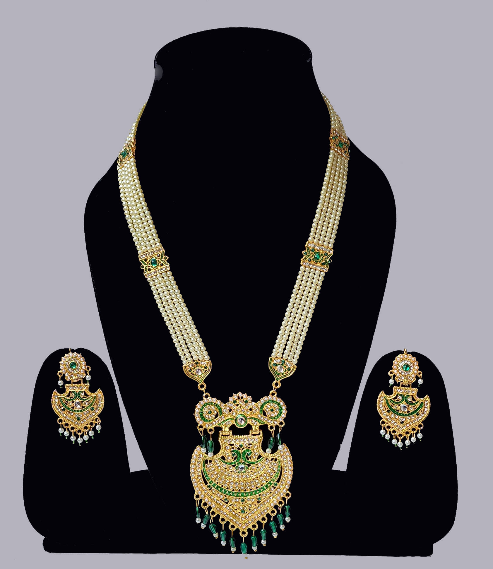     			Rhosyn Green Brass Necklace Set ( Pack of 1 )