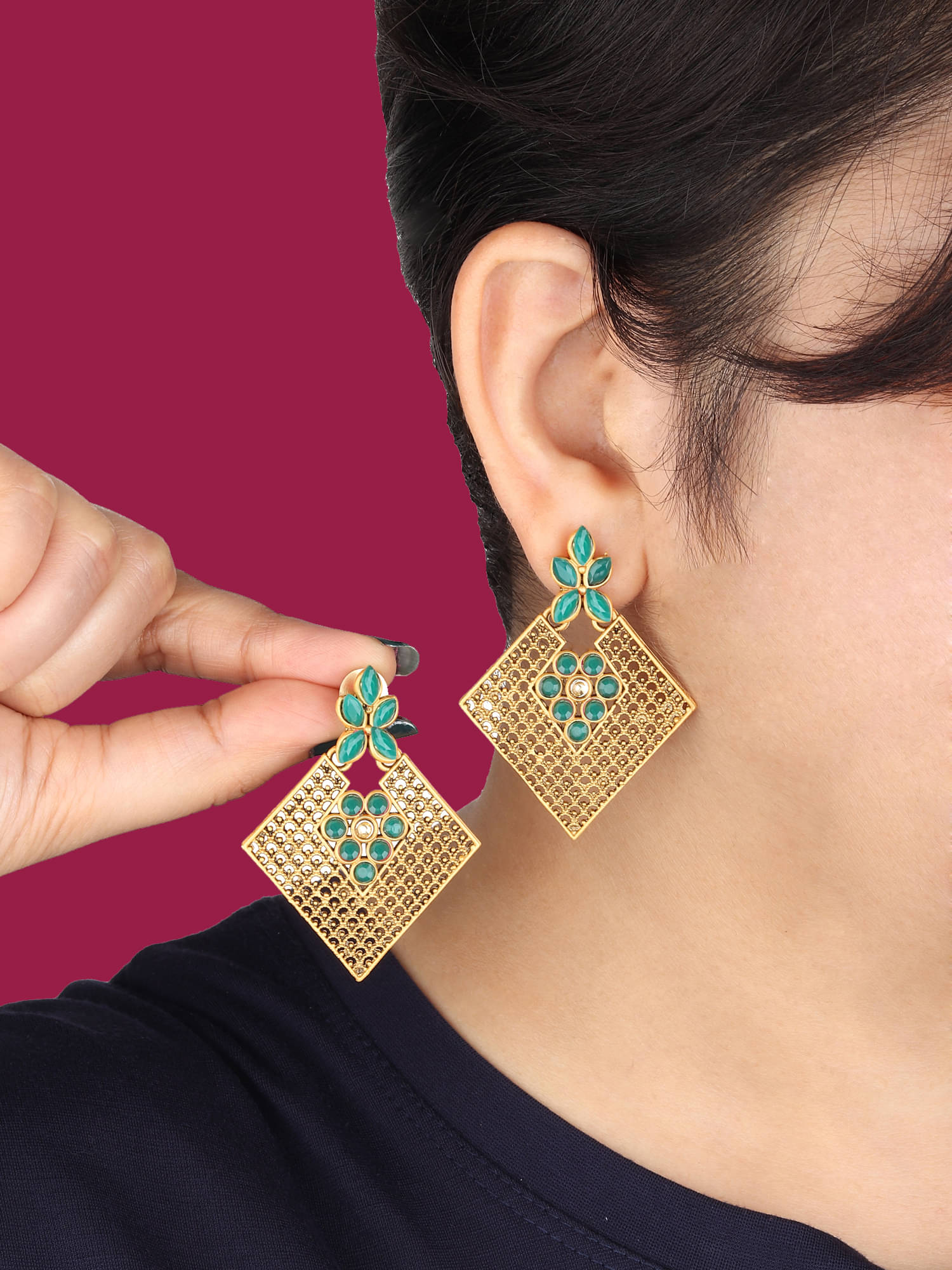    			Rhosyn Green Chandbalis Earrings ( Pack of 1 )