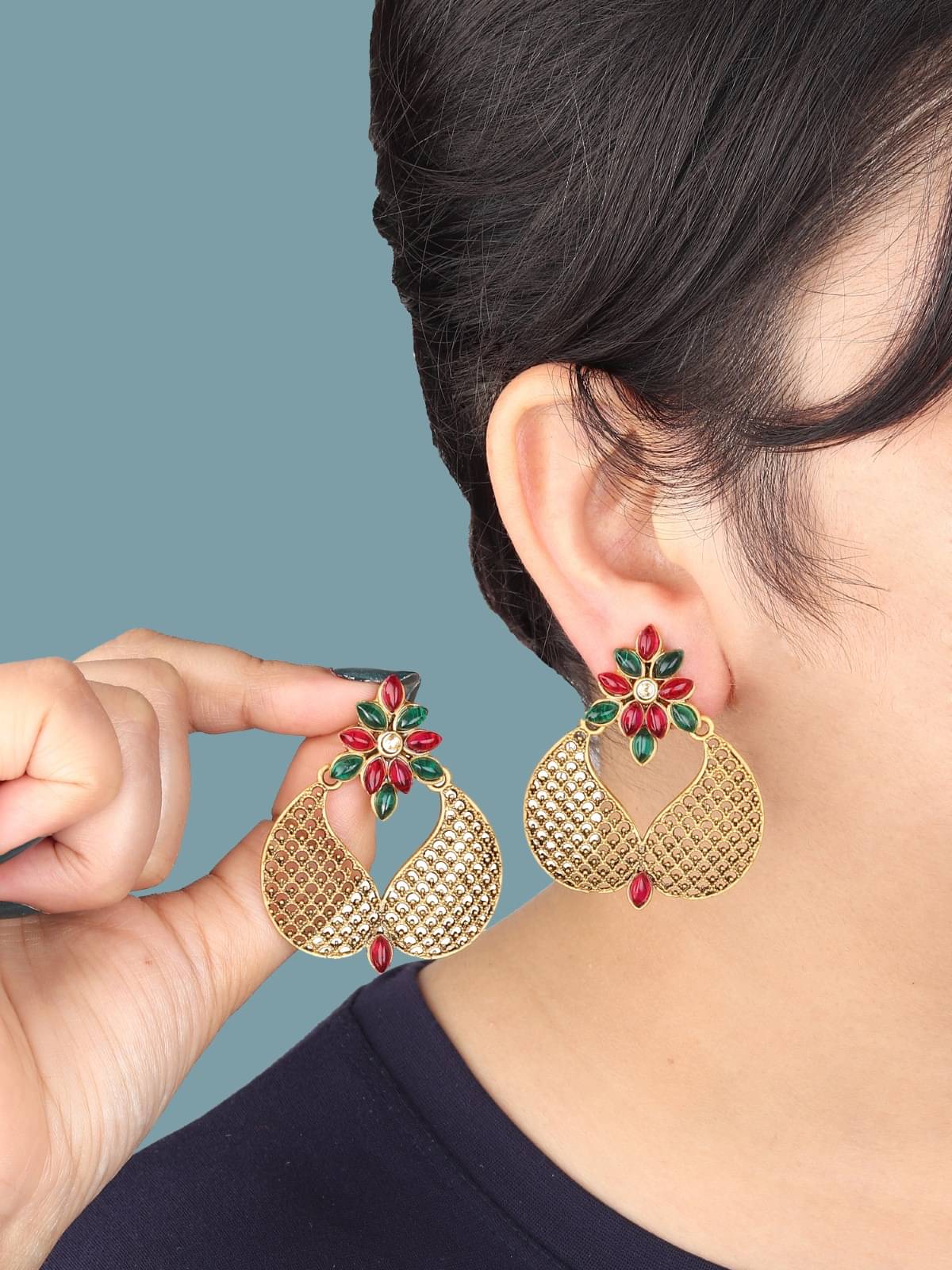     			Rhosyn Multicolor Drop Earrings ( Pack of 1 )