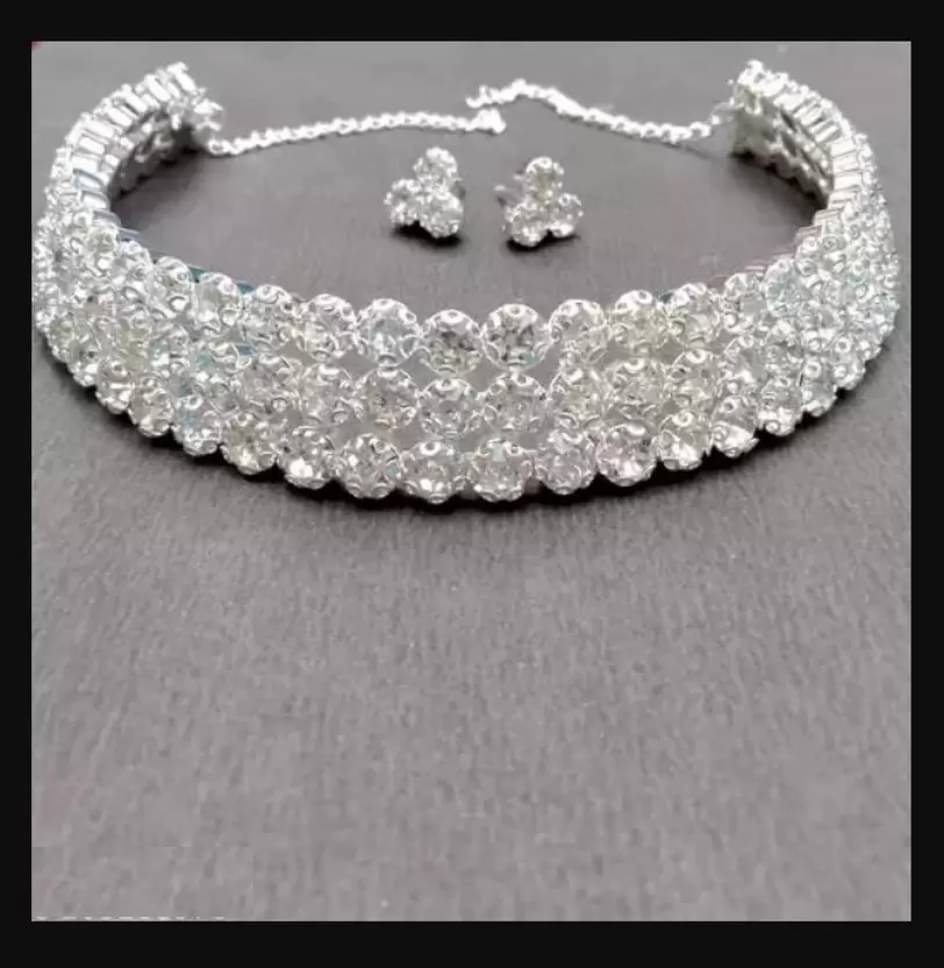     			Rhosyn Silver Alloy Necklace Set ( Pack of 1 )