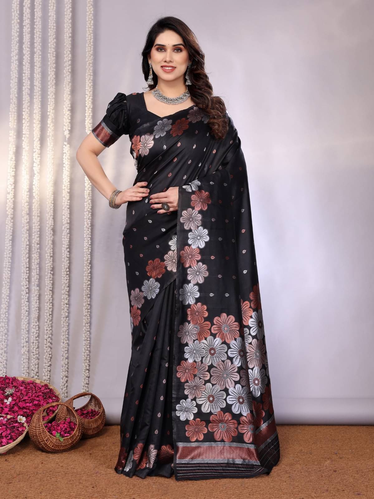 SARIK FASHION Banarasi Silk Woven Saree With Unstitched Blouse Piece ( Black ) SARIK FASHION Banarasi Silk Woven Saree With Unstitched Blouse Piece ( Black )