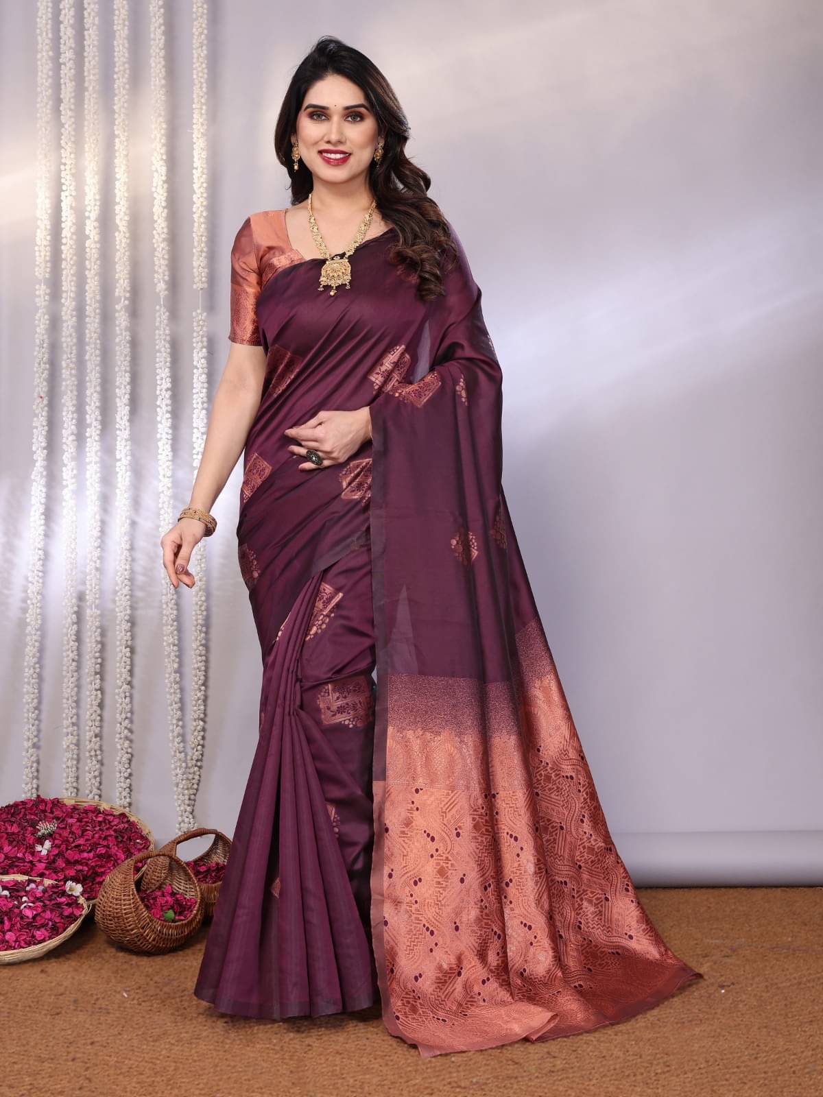 SARIK FASHION Banarasi Silk Woven Saree With Unstitched Blouse Piece ( Maroon ) SARIK FASHION Banarasi Silk Woven Saree With Unstitched Blouse Piece ( Maroon )