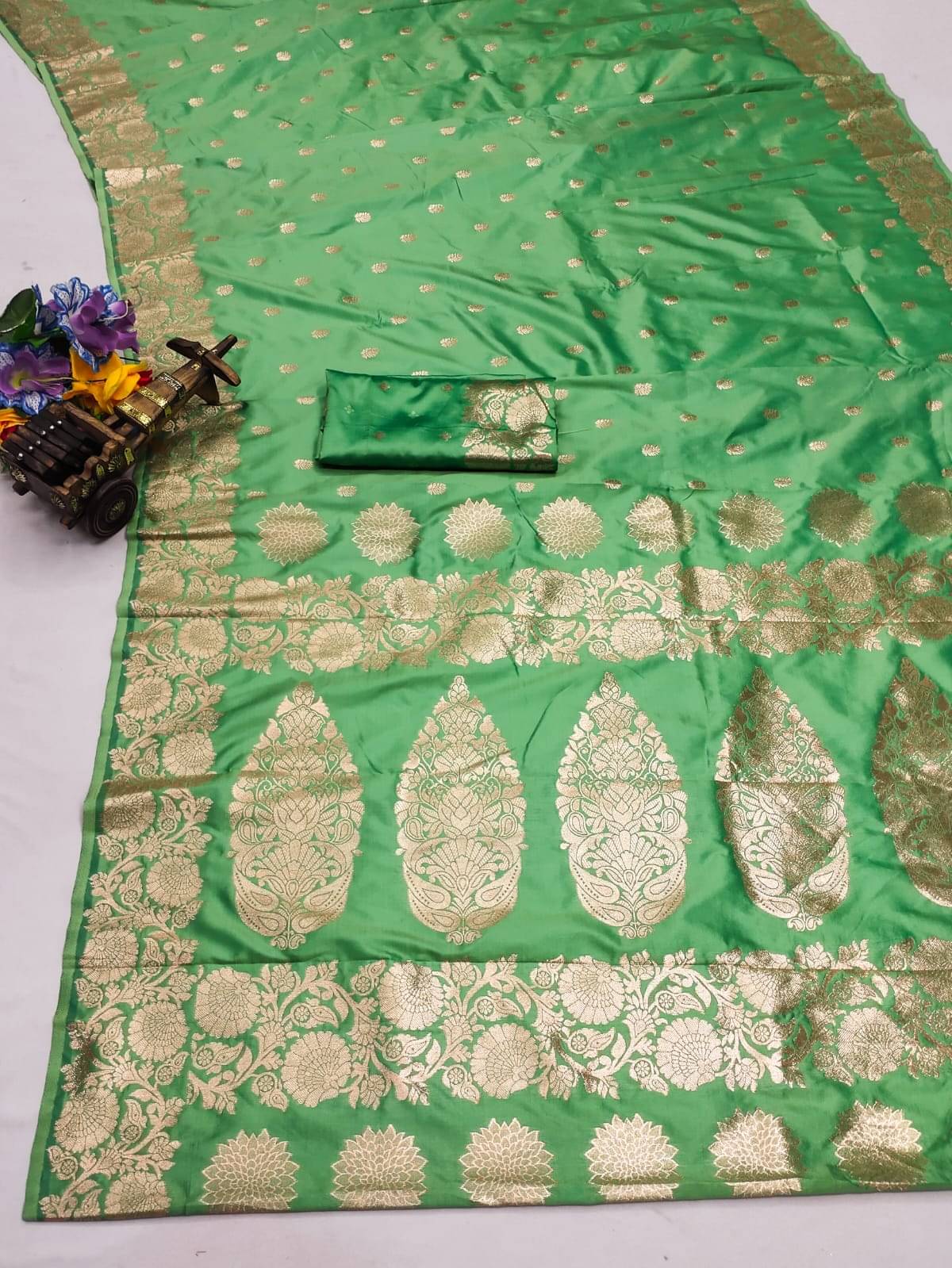 Kalpana Creation Kanjivaram Silk Woven Saree With Unstitched Blouse Piece ( Light Green )     			Kalpana Creation Kanjivaram Silk Woven Saree With Unstitched Blouse Piece ( Light Green )