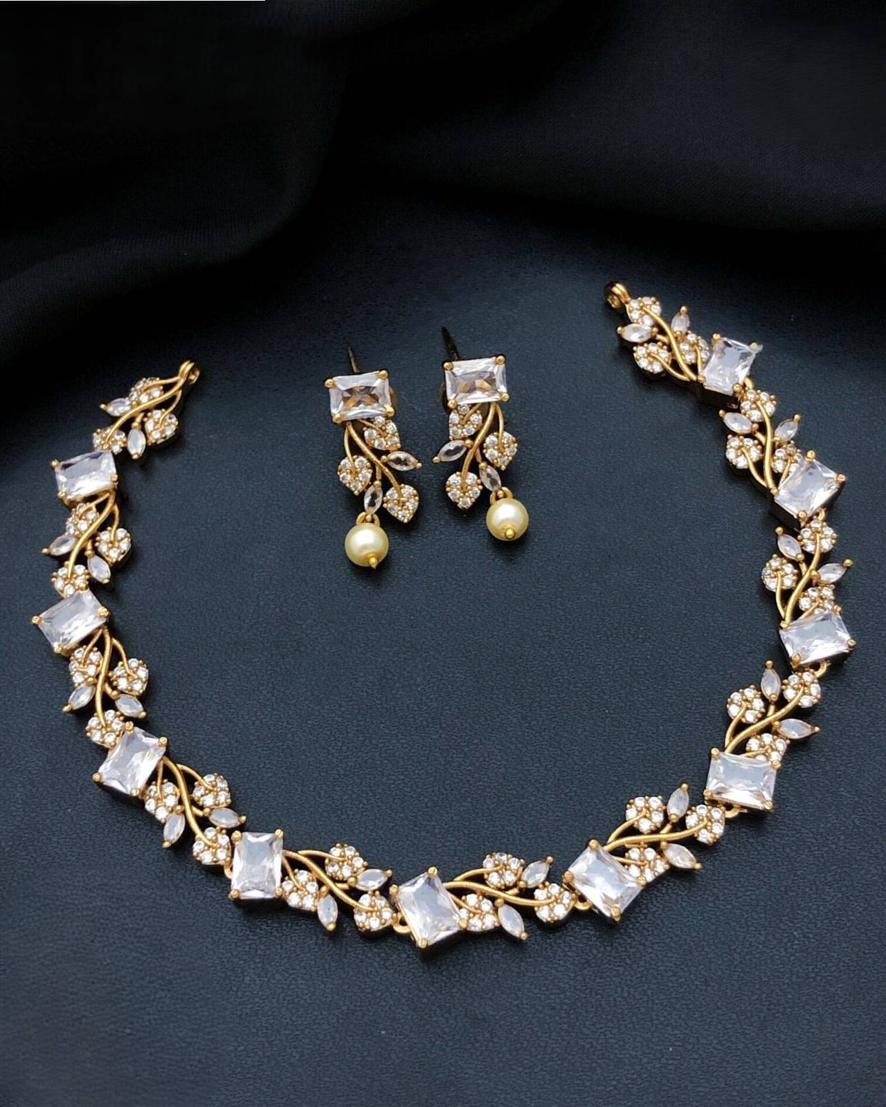     			Pamadhya Off White Brass Necklace Set ( Pack of 1 )