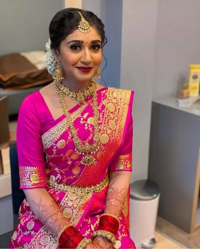 Saadhvi Silk Woven Saree With Unstitched Blouse Piece ( Magenta ) Saadhvi Silk Woven Saree With Unstitched Blouse Piece ( Magenta )