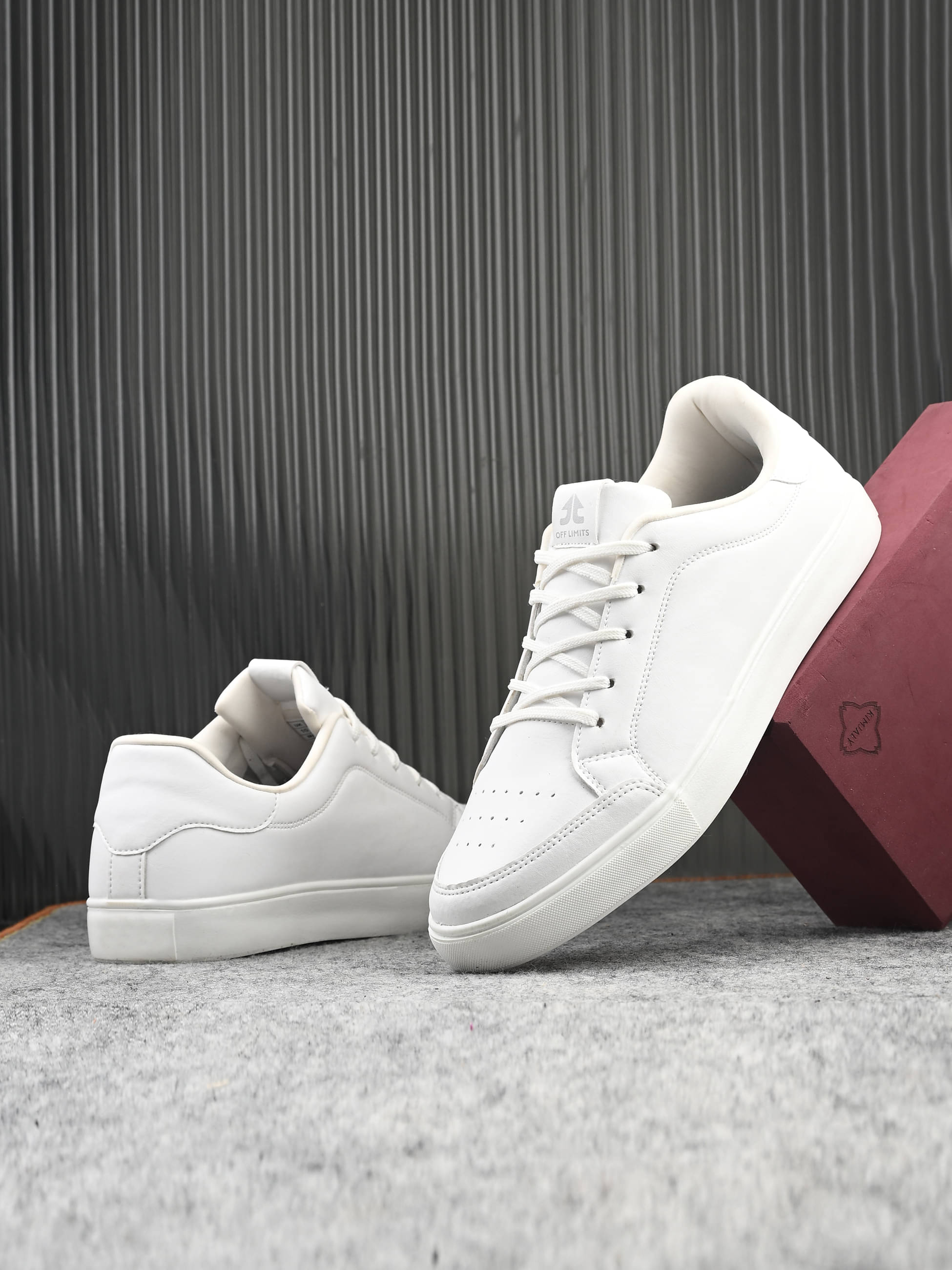     			OFF LIMITS SKYLINE B&T White Men's Sneakers