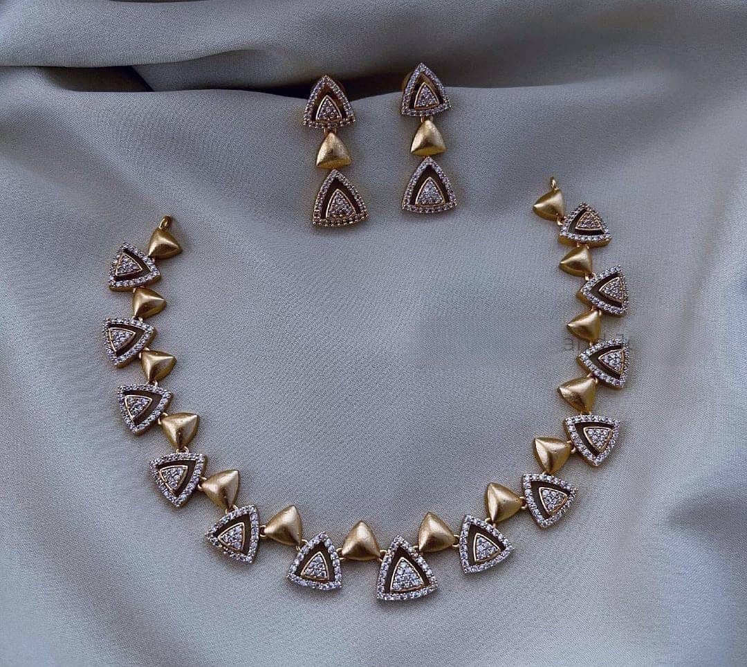 ROFARWORD Gold Brass Necklace Set ( Pack of 1 )