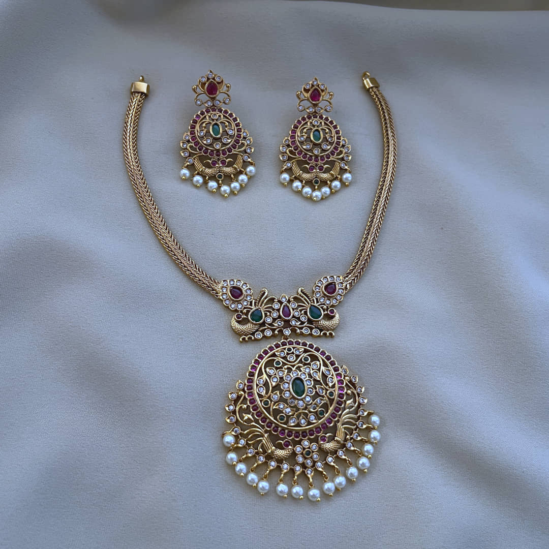 ROFARWORD Gold Brass Necklace Set ( Pack of 1 )