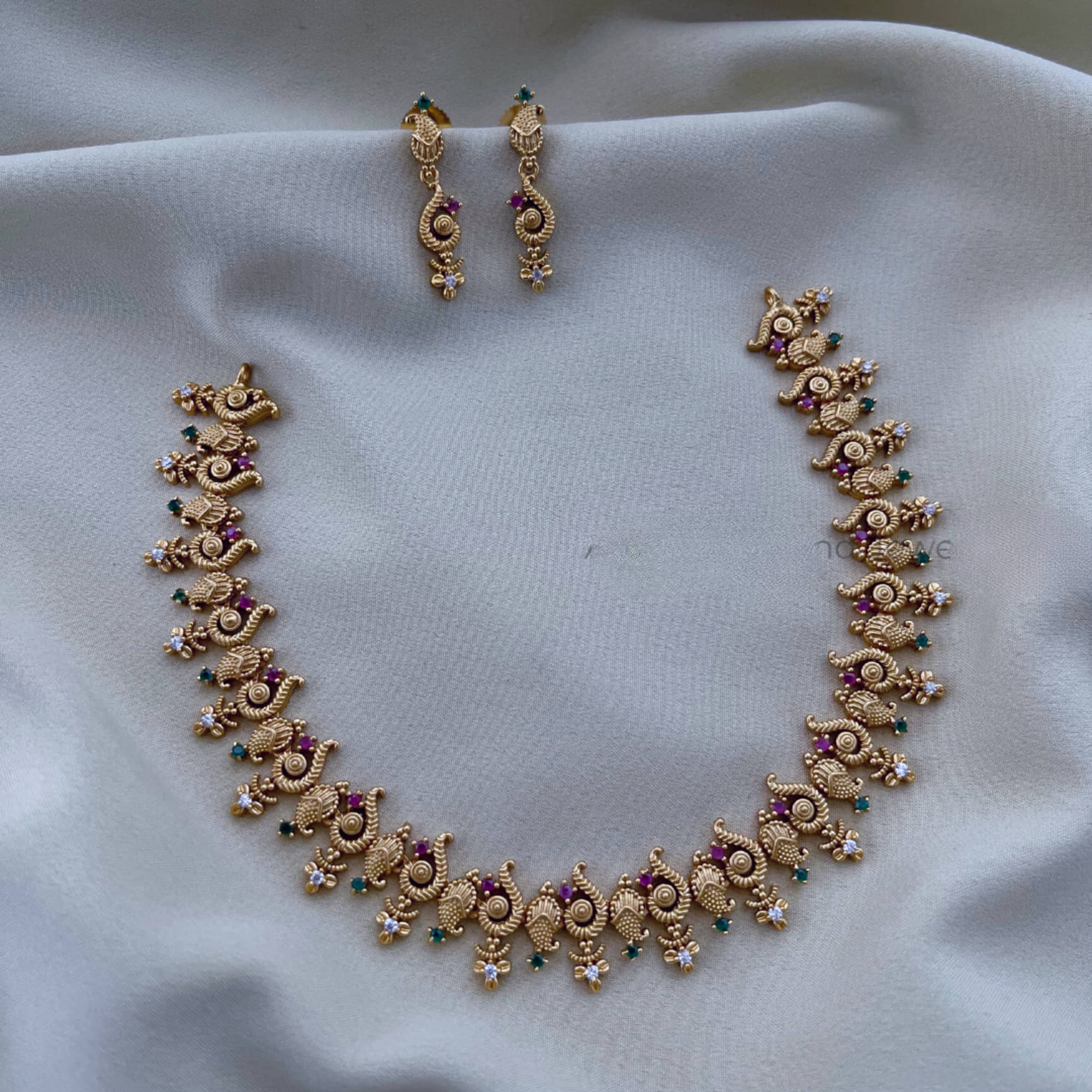 ROFARWORD Gold Brass Necklace Set ( Pack of 1 )